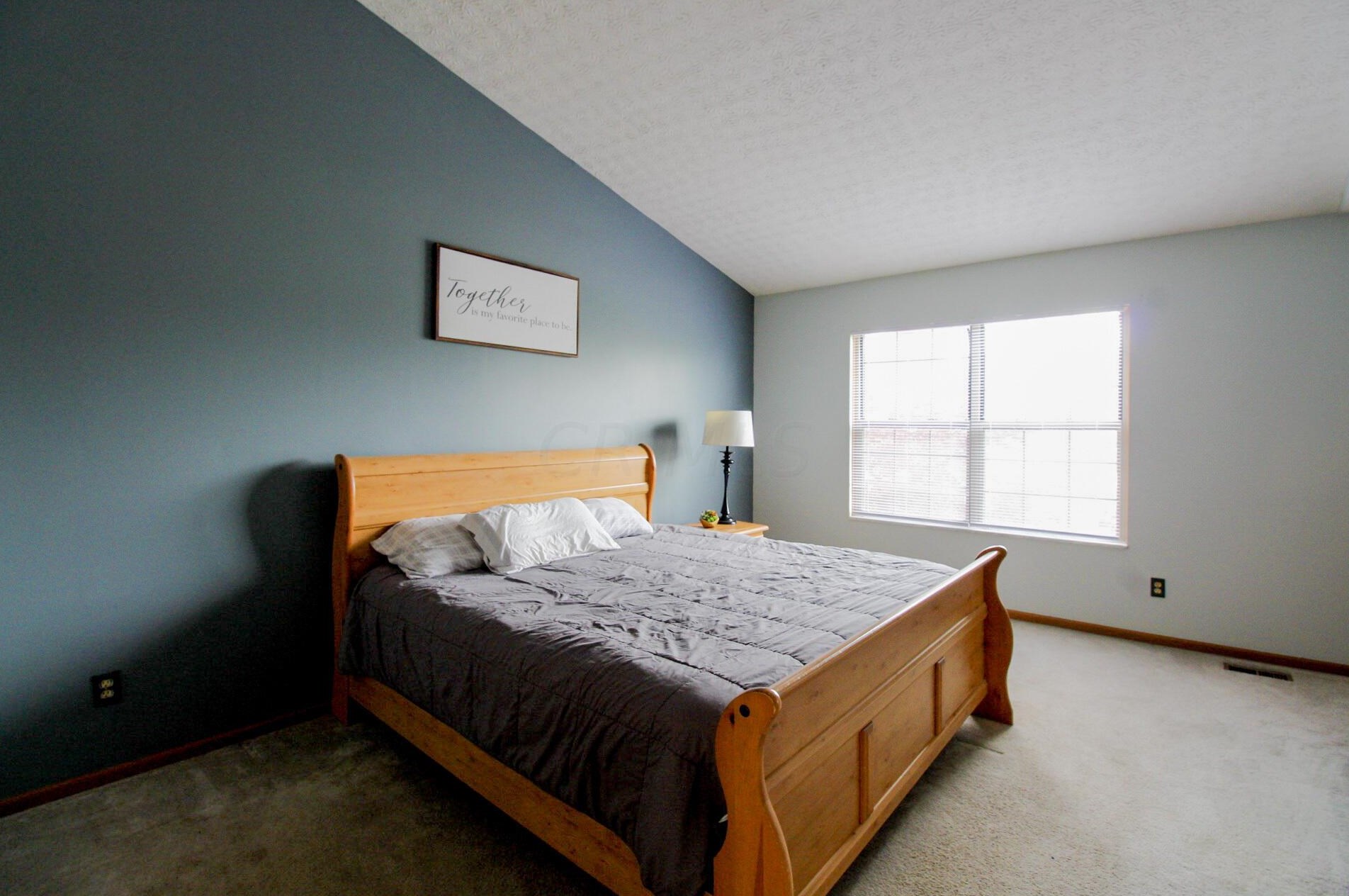 233 Oxford Dr, Pataskala OH  exterior