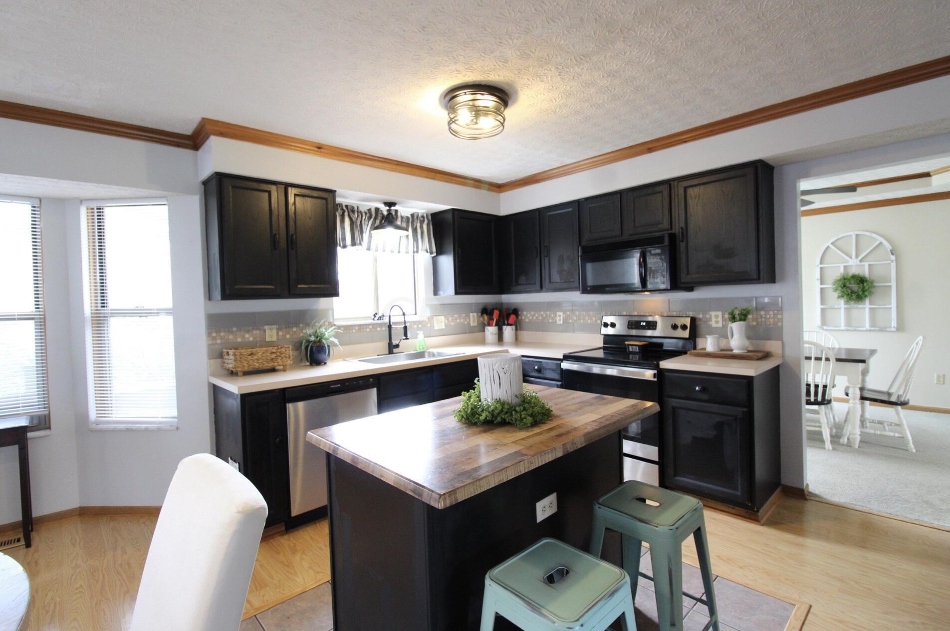 233 Oxford Dr, Pataskala OH  exterior