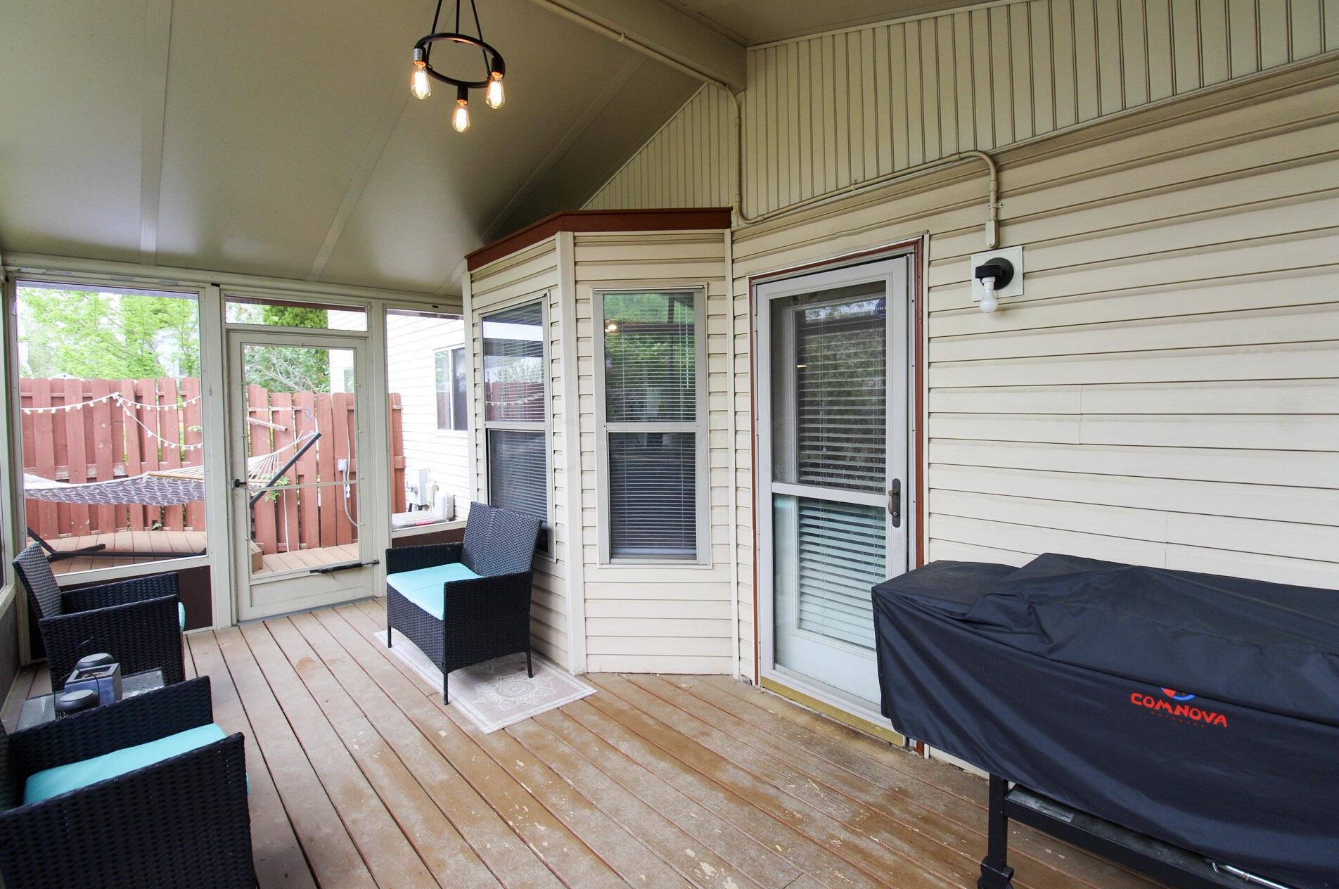 233 Oxford Dr, Pataskala OH  exterior