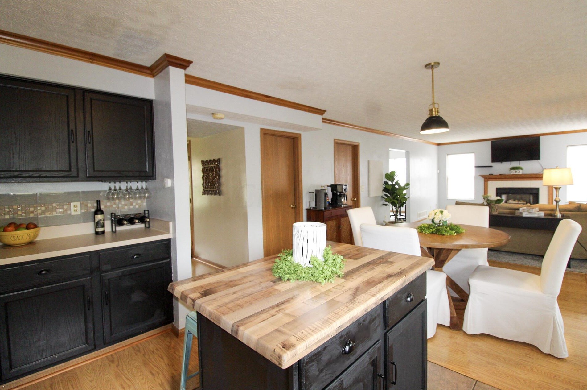 233 Oxford Dr, Pataskala OH  exterior