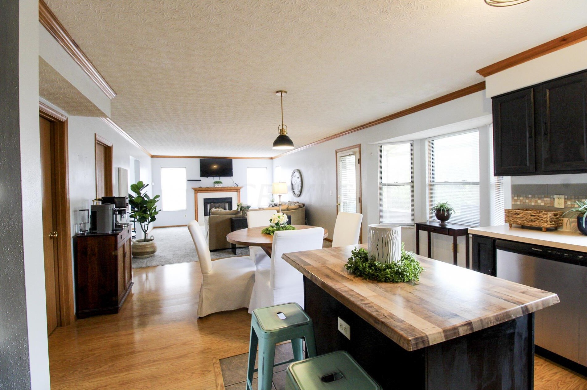 233 Oxford Dr, Pataskala OH  exterior