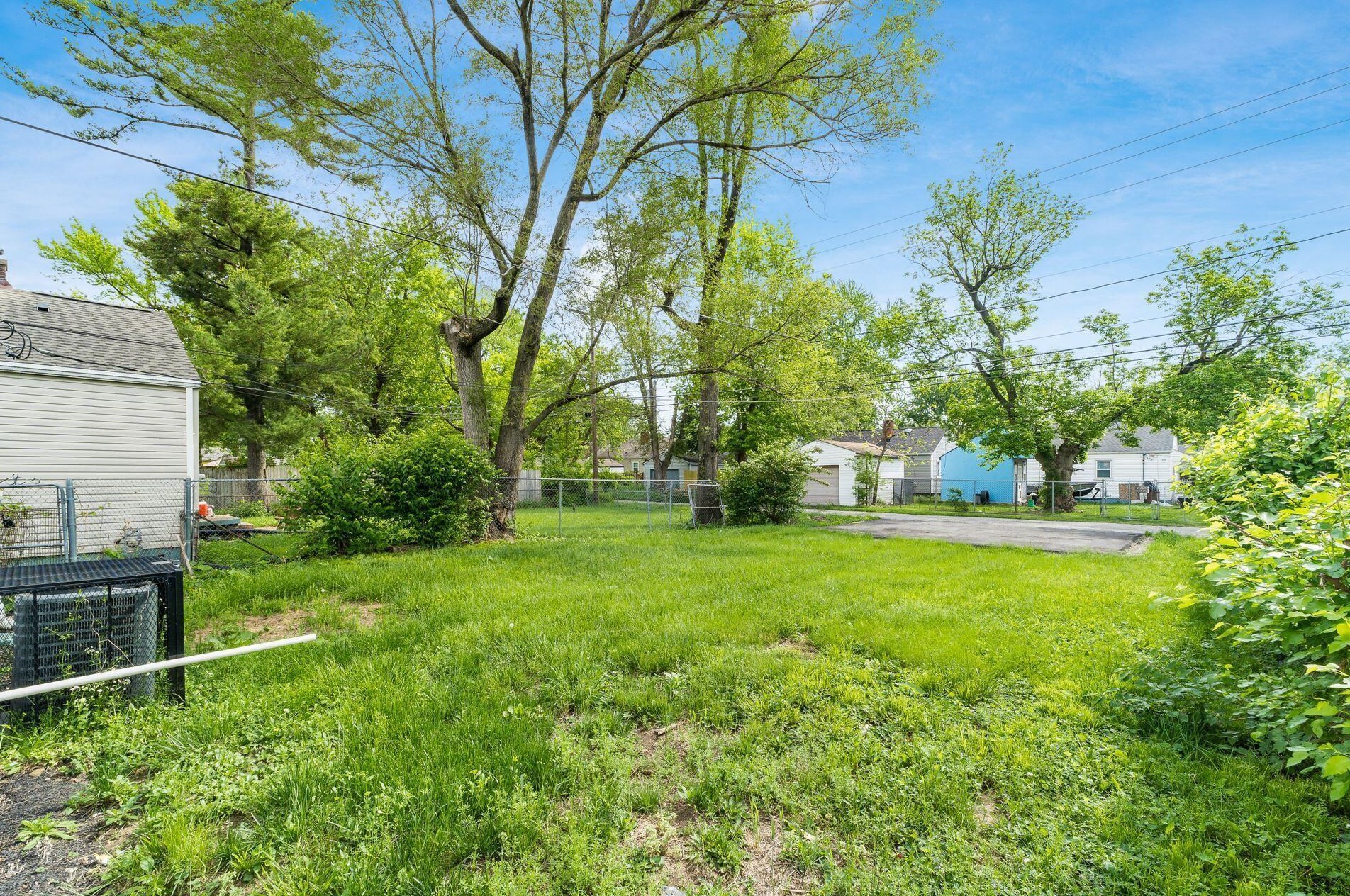 2260 Howey Rd, Columbus OH 43211-2042 exterior