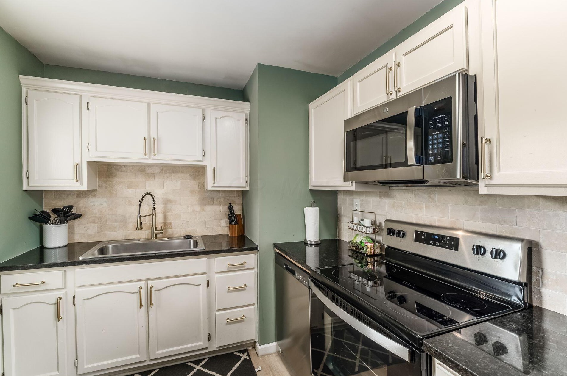 2260 Howey Rd, Columbus OH 43211-2042 exterior