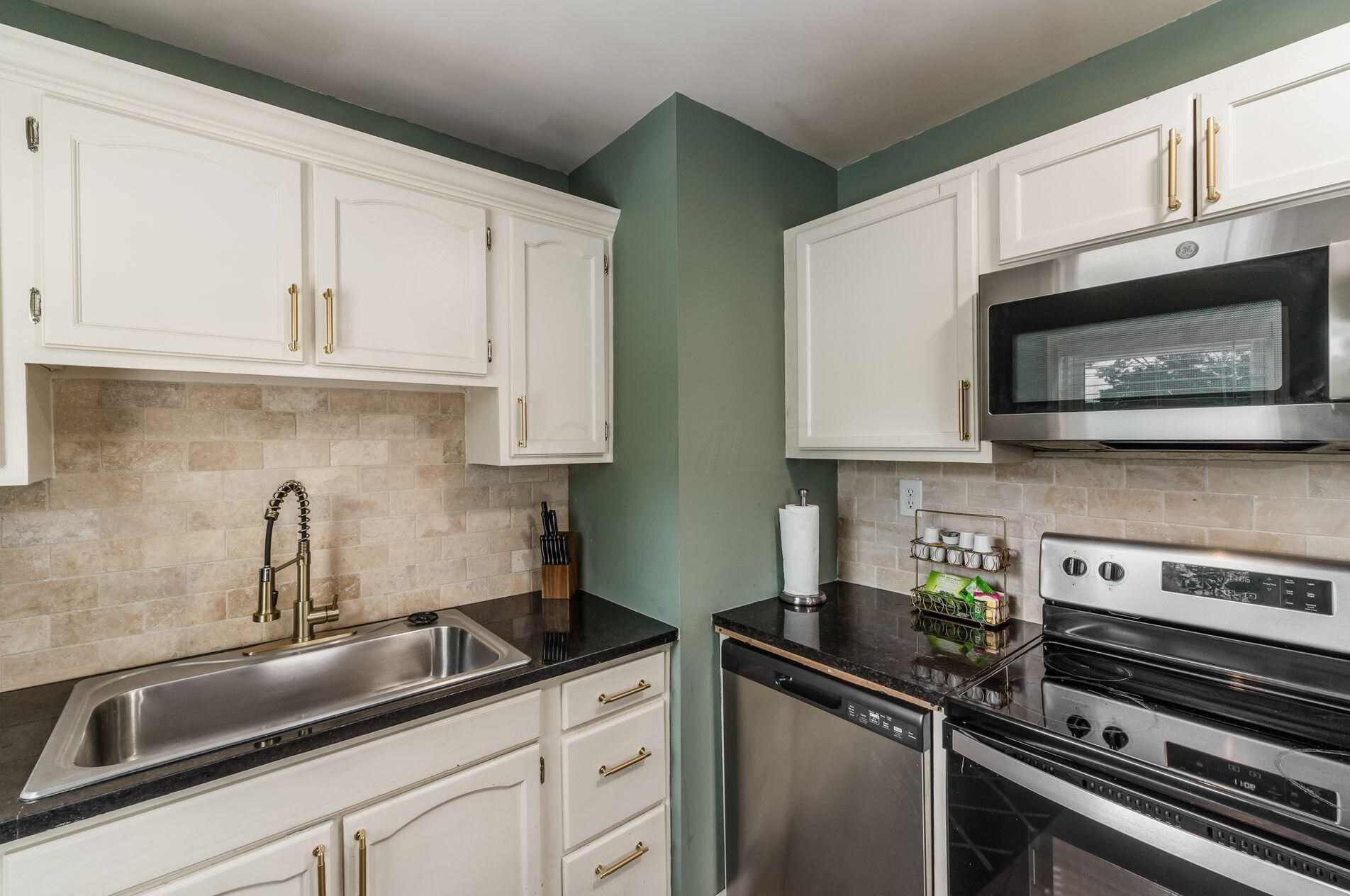 2260 Howey Rd, Columbus OH 43211-2042 exterior