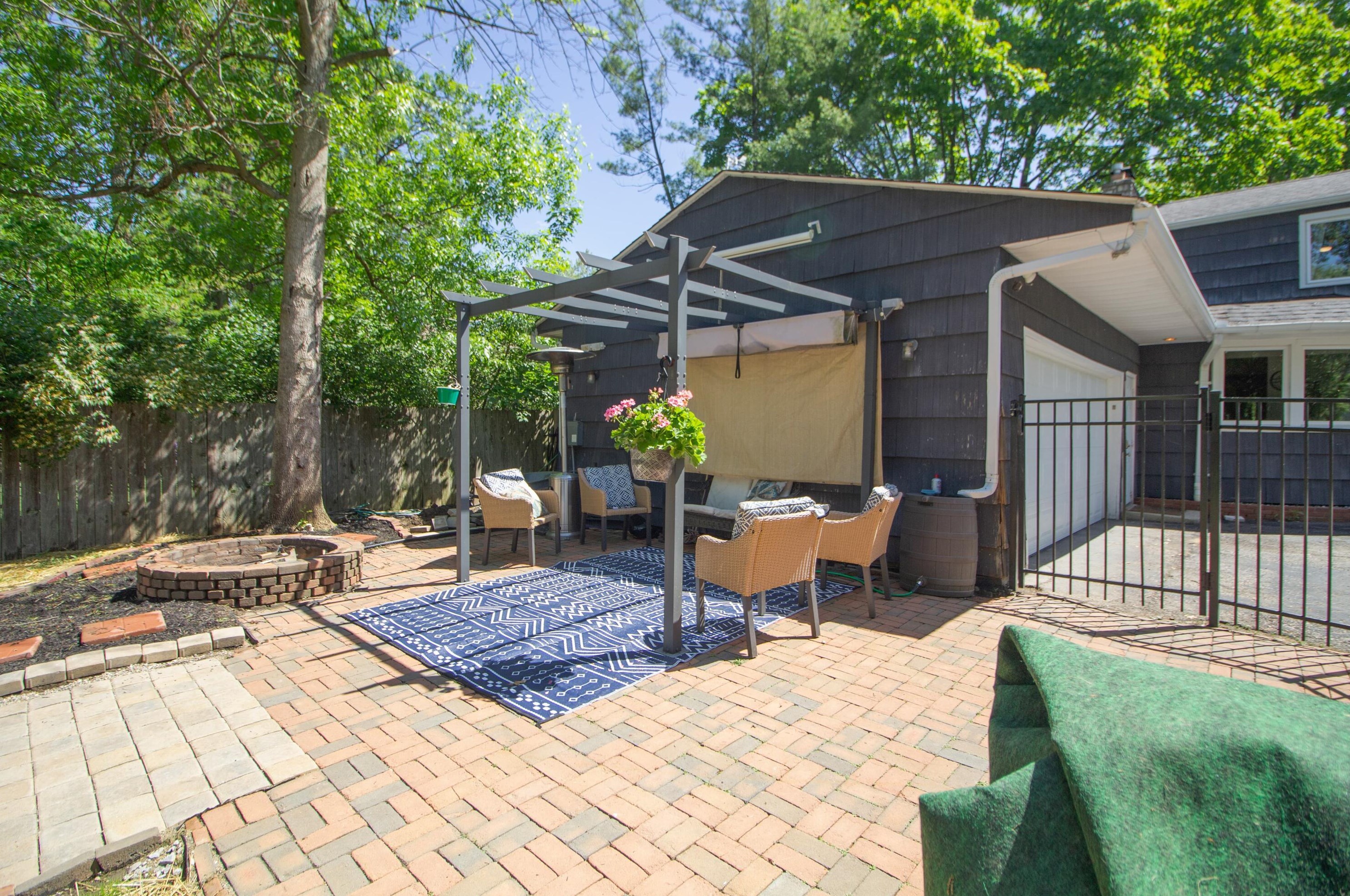 185 Roosevelt Ave, Columbus OH  43209-1870 exterior