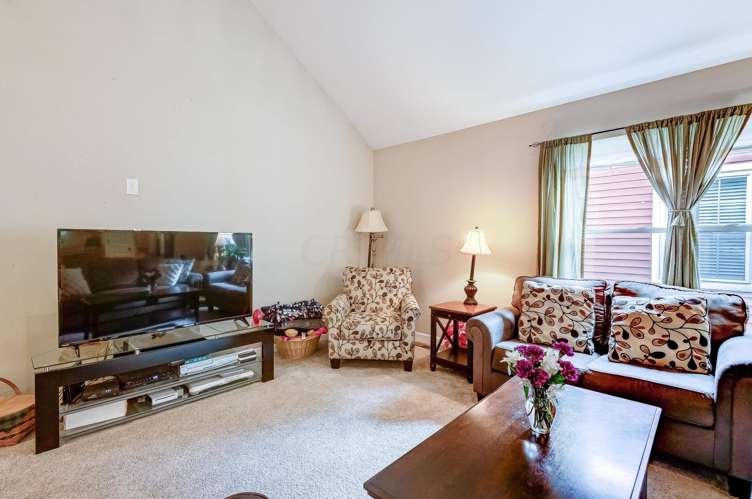 222 Autumn Way, Pataskala OH  43062-7246 exterior