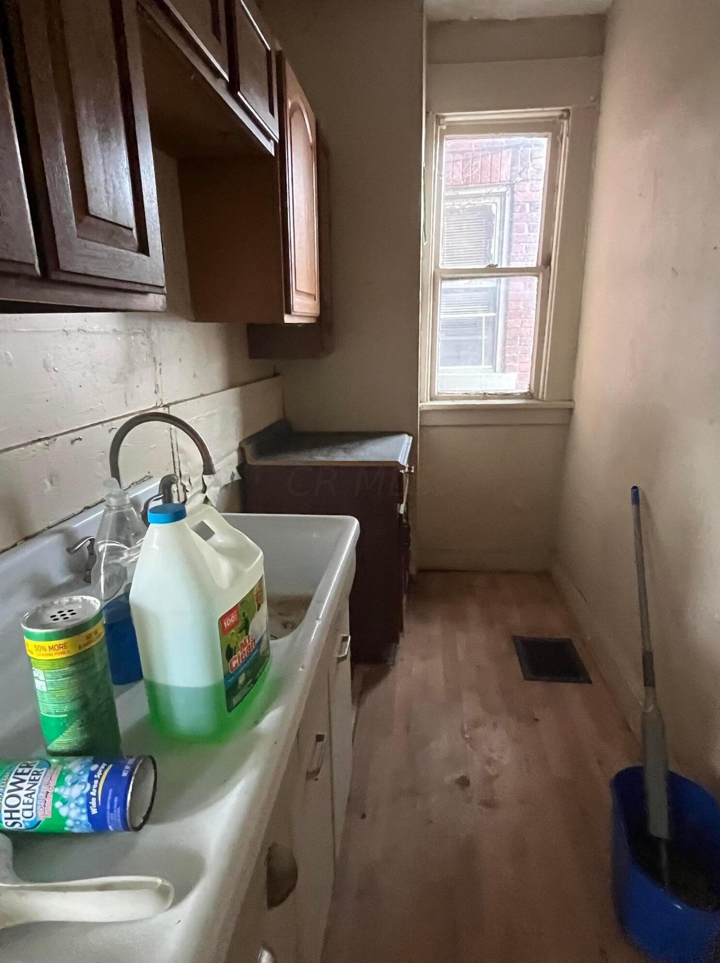 1587 Indianola Ave, Columbus OH  43201-2120 exterior