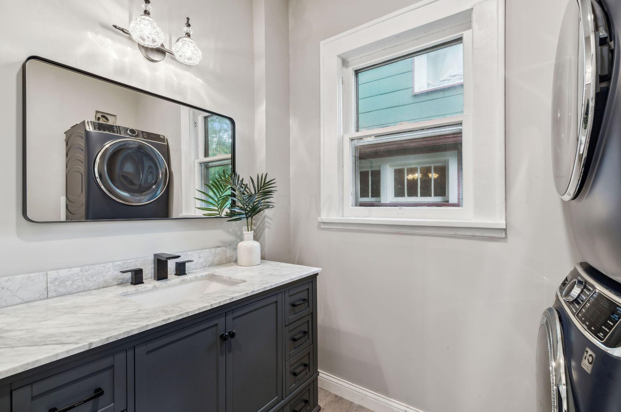 224 Crestview Rd, Columbus OH  43202-2208 exterior