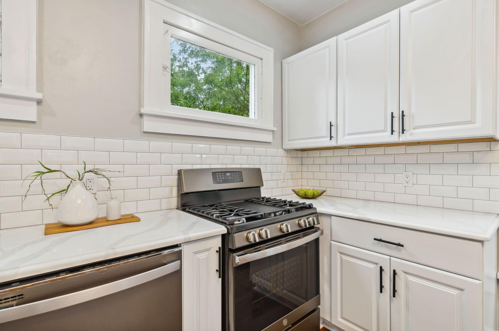 224 Crestview Rd, Columbus OH  43202-2208 exterior