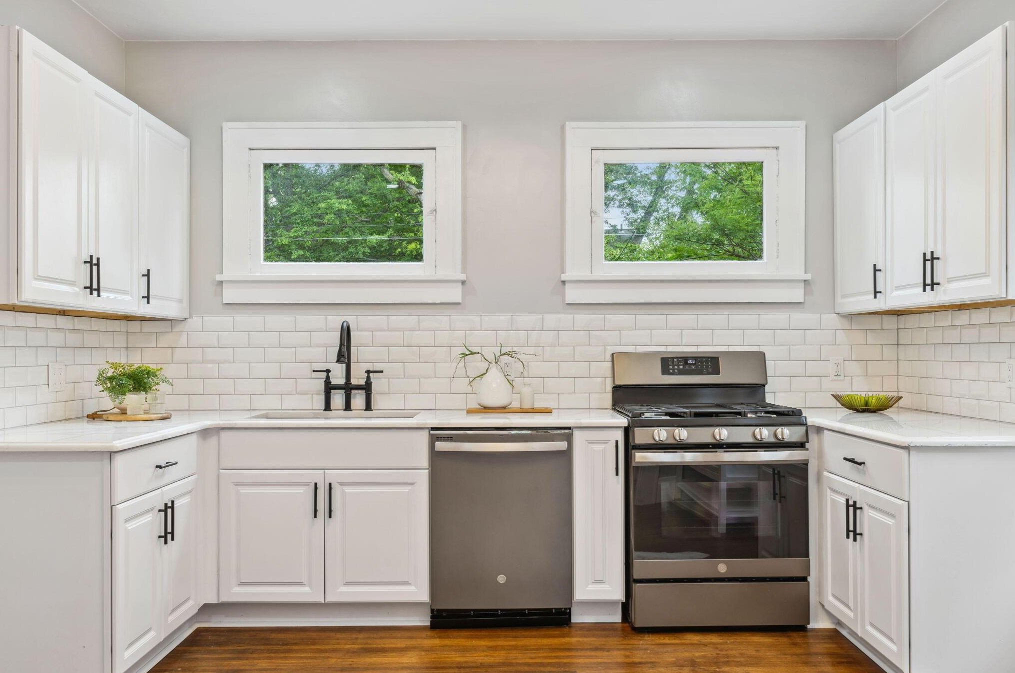 224 Crestview Rd, Columbus OH  43202-2208 exterior