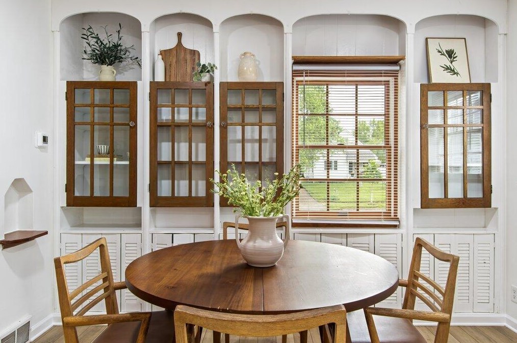 219 Royal Forest Blvd, Columbus OH  43214-2127 exterior