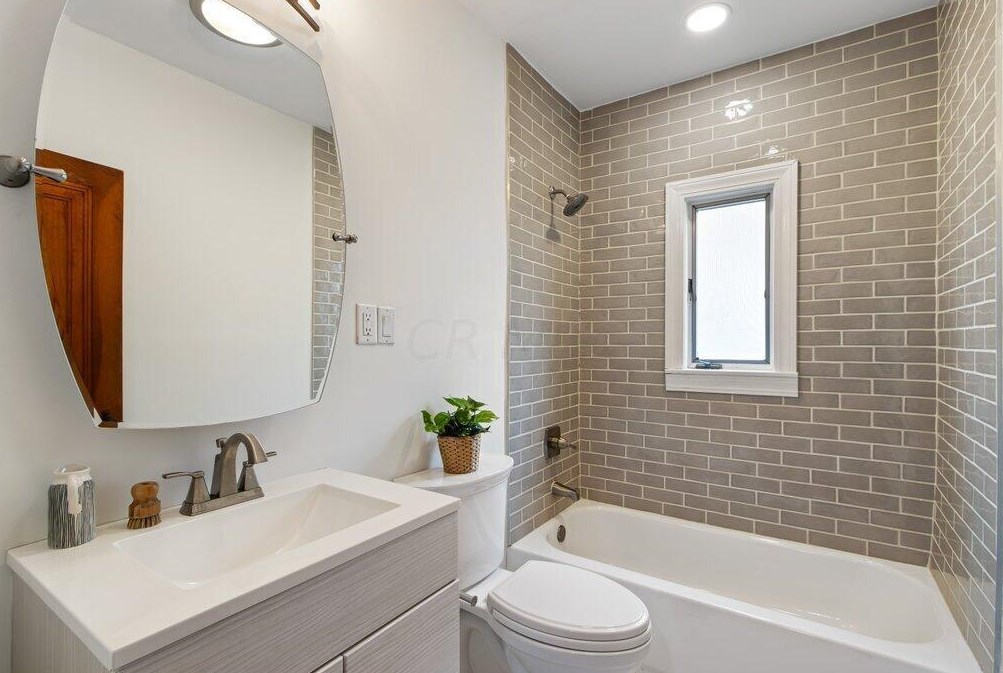 219 Royal Forest Blvd, Columbus OH  43214-2127 exterior