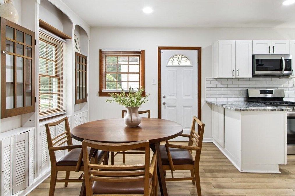 219 Royal Forest Blvd, Columbus OH  43214-2127 exterior