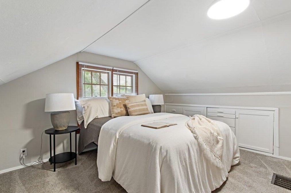 219 Royal Forest Blvd, Columbus OH  43214-2127 exterior