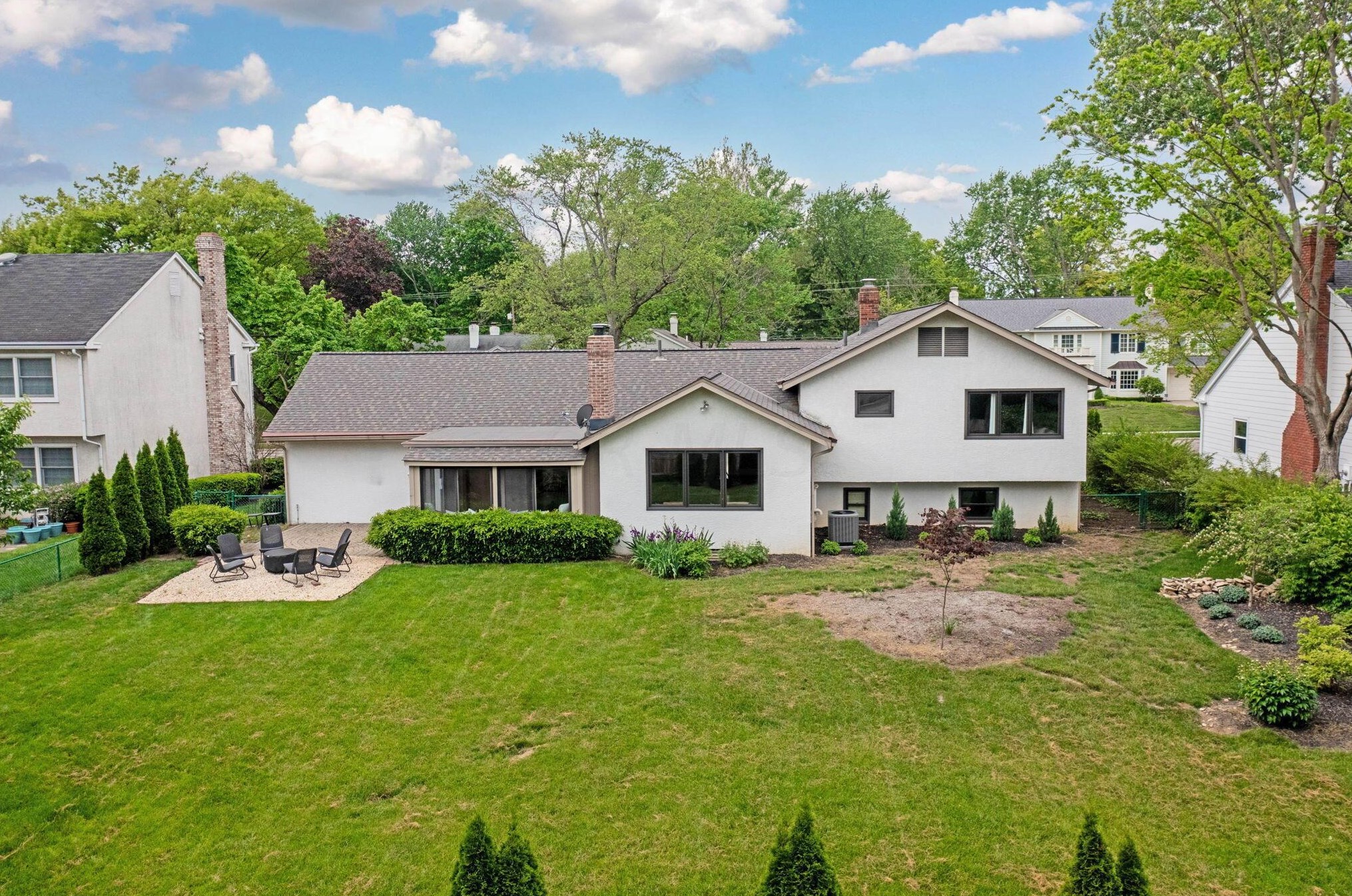 4160 Chadbourne Dr, Columbus OH  43220-3918 exterior