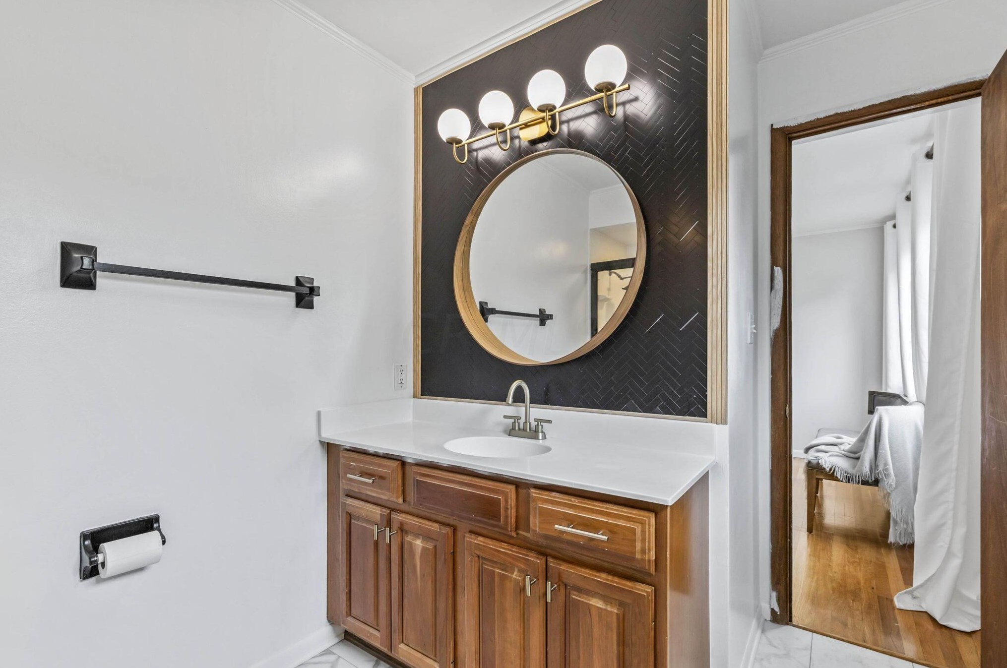 4160 Chadbourne Dr, Columbus OH  43220-3918 exterior