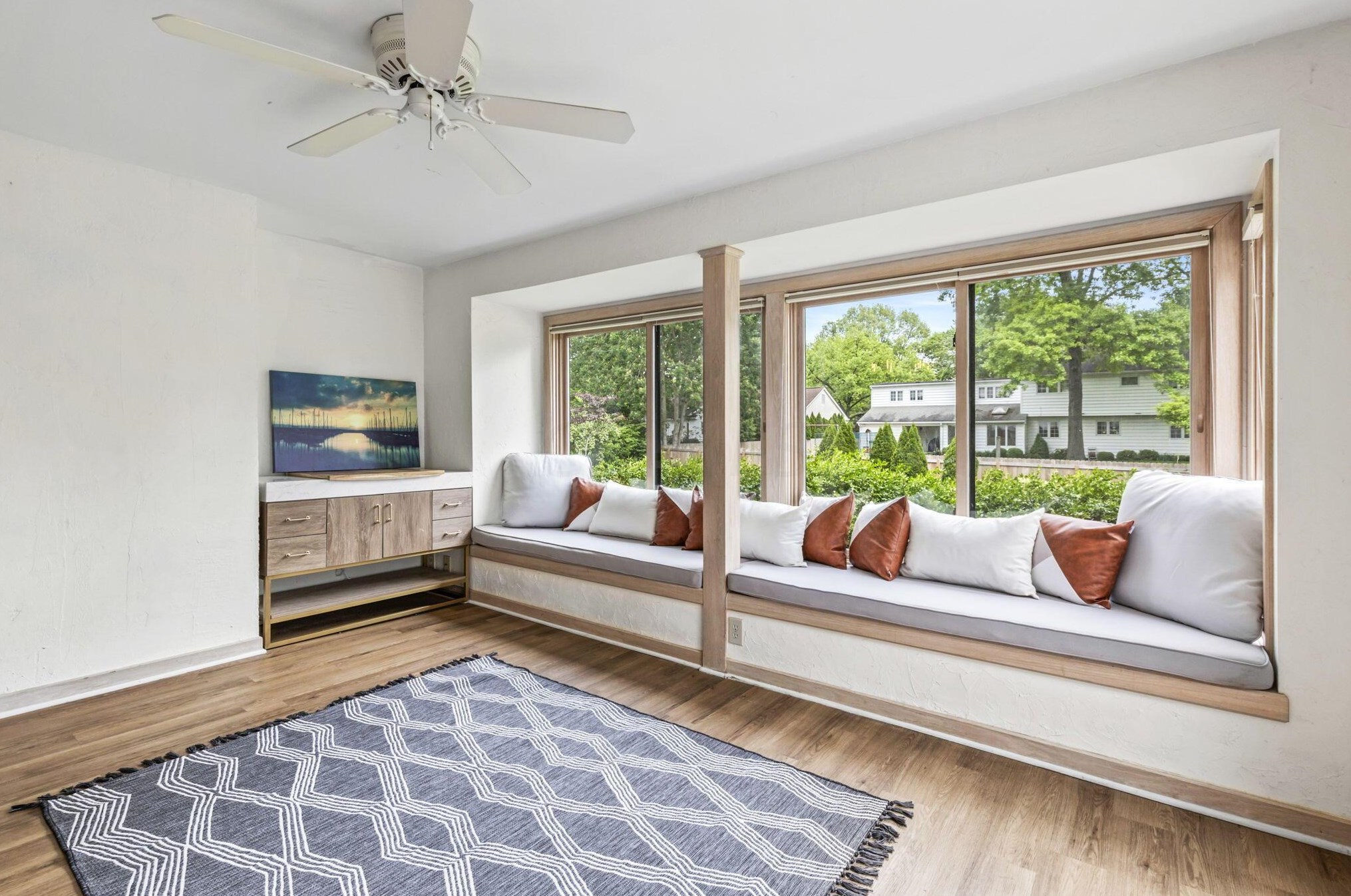 4160 Chadbourne Dr, Columbus OH  43220-3918 exterior