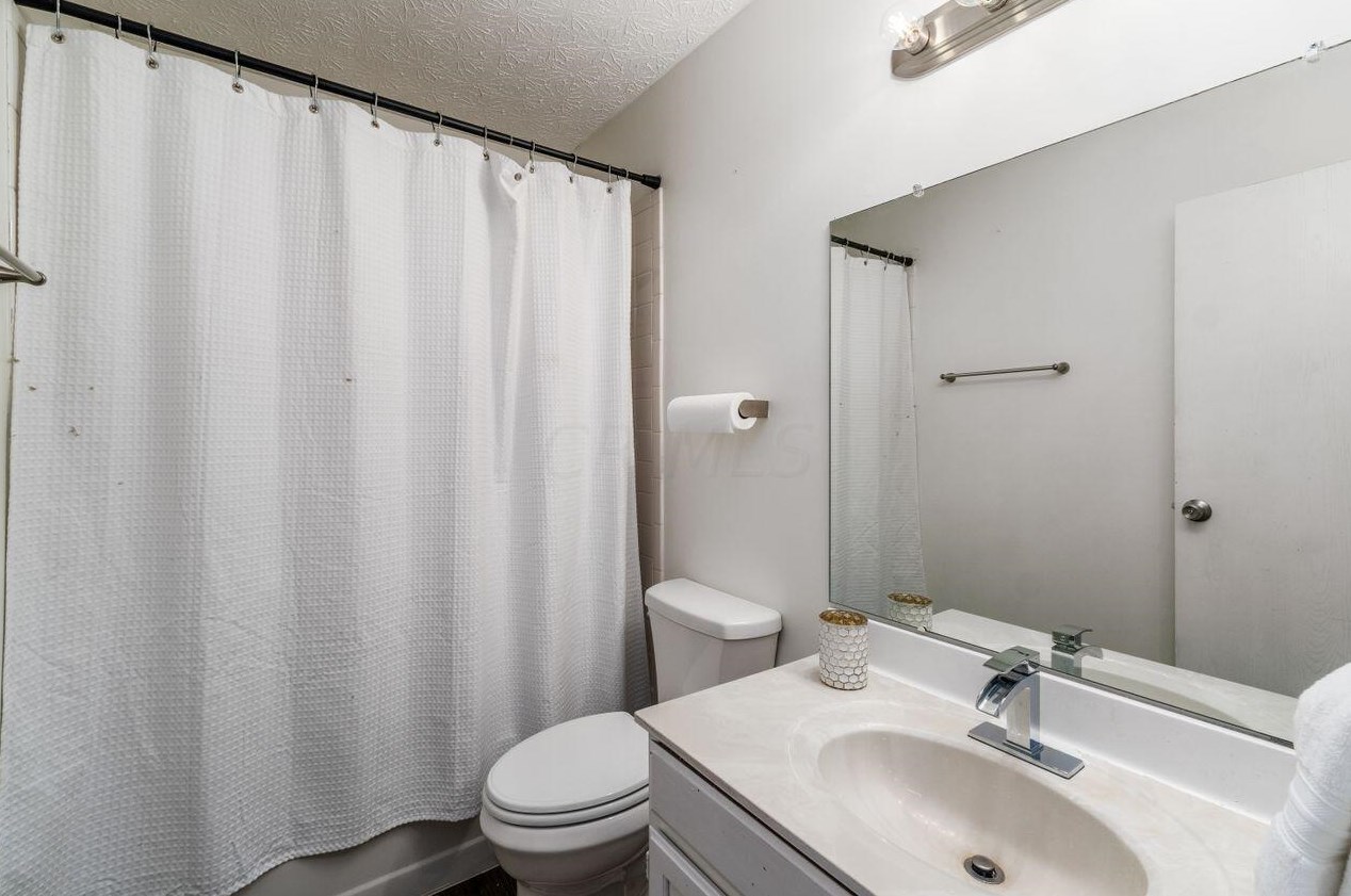 7677 Stow Acres Pl, Pickerington OH  43147-9043 exterior