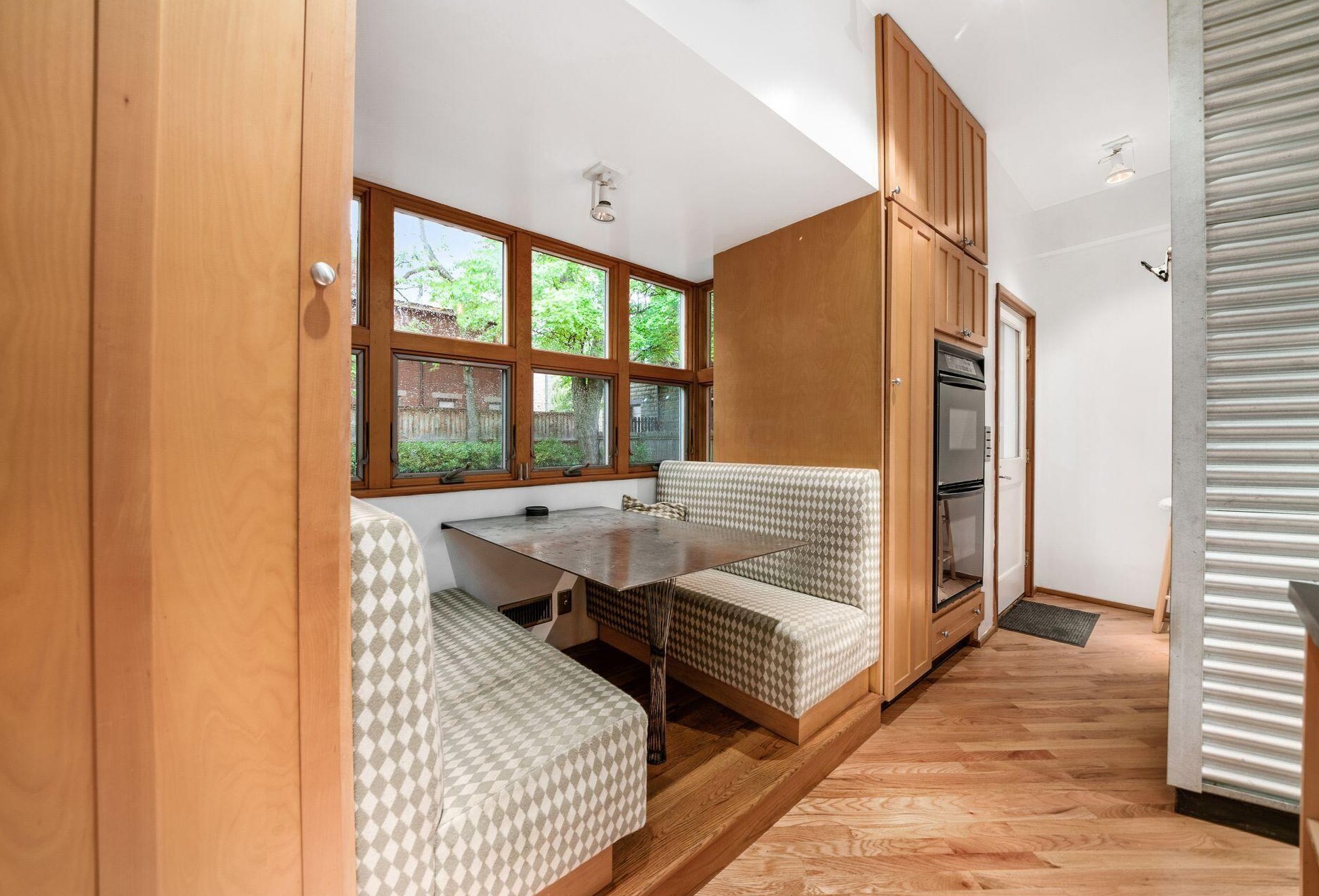 58 Warren St, Columbus OH 43215-1525 exterior