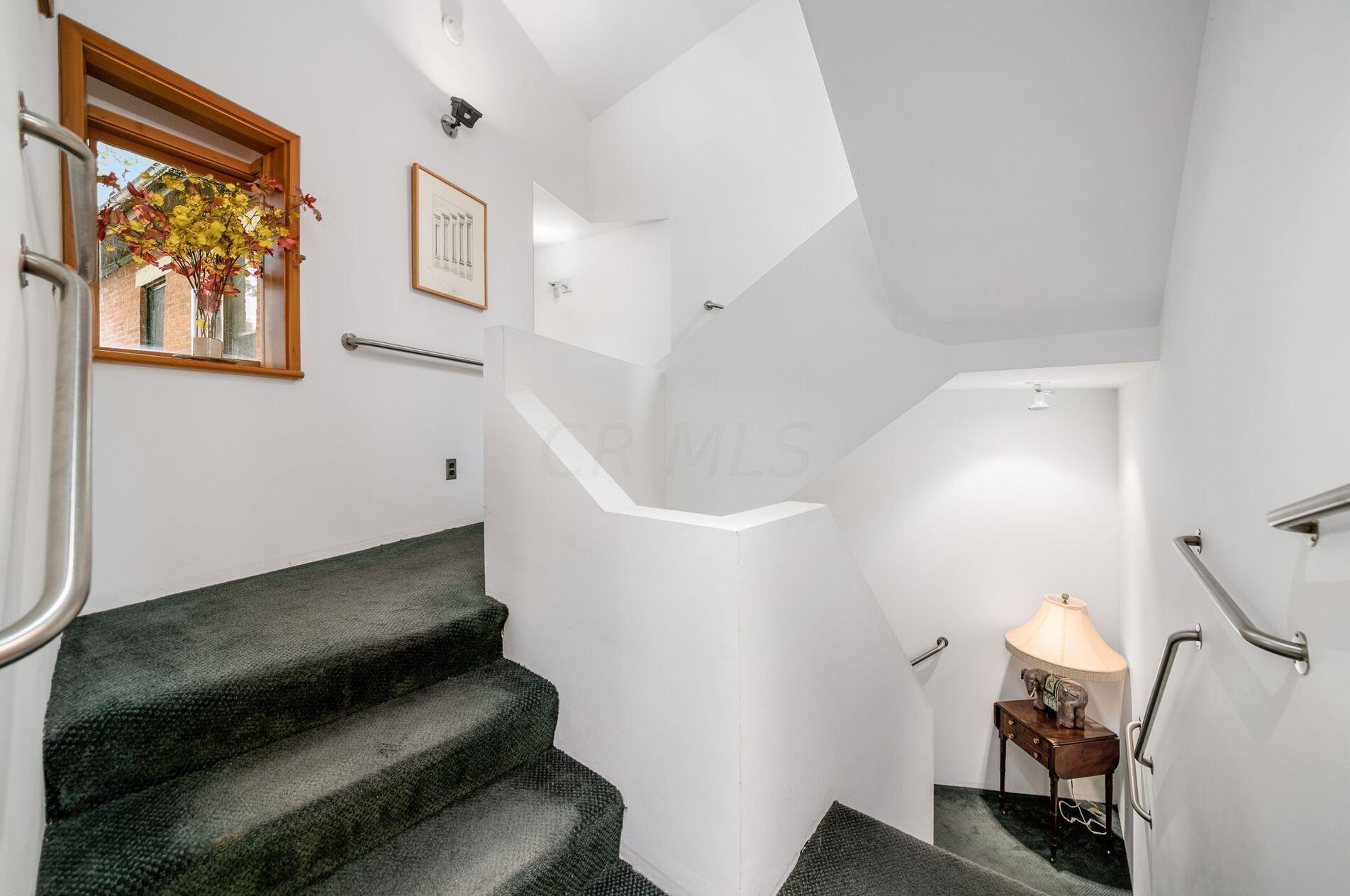 58 Warren St, Columbus OH 43215-1525 exterior