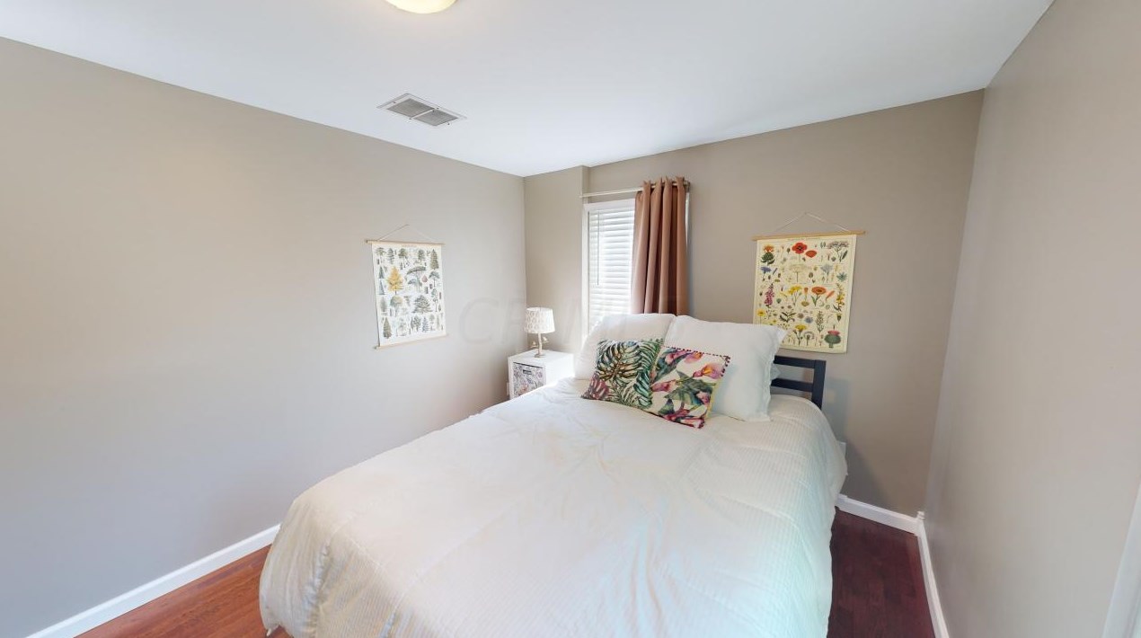 307 Hubbard Ave, Columbus OH  43215-1345 exterior