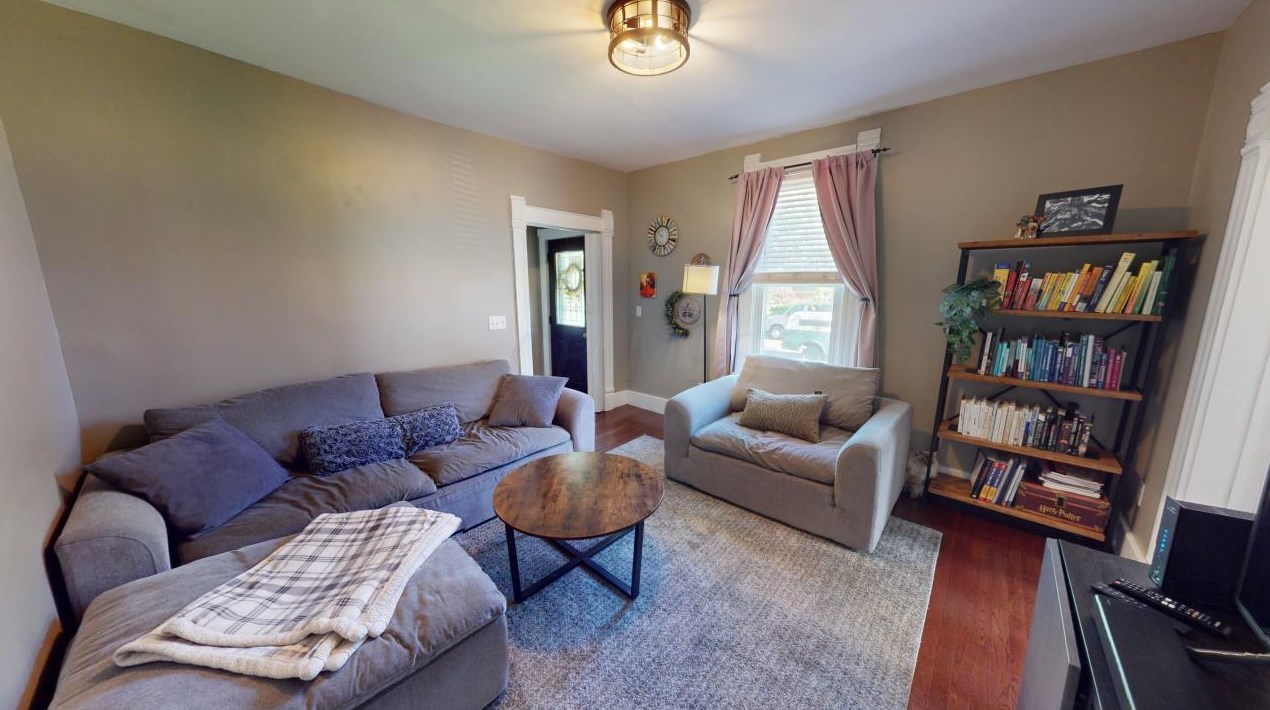 307 Hubbard Ave, Columbus OH  43215-1345 exterior