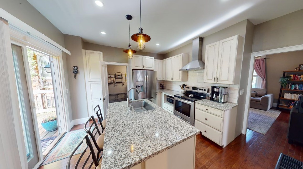 307 Hubbard Ave, Columbus OH  43215-1345 exterior