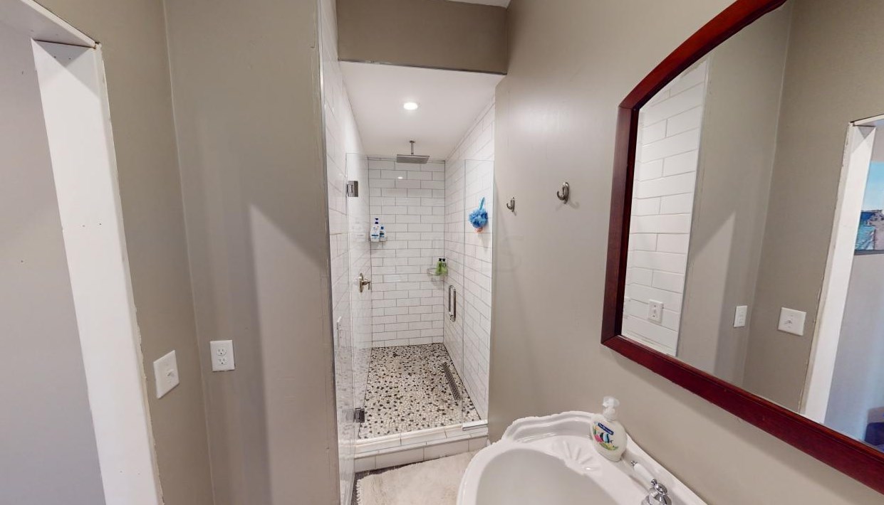 307 Hubbard Ave, Columbus OH  43215-1345 exterior