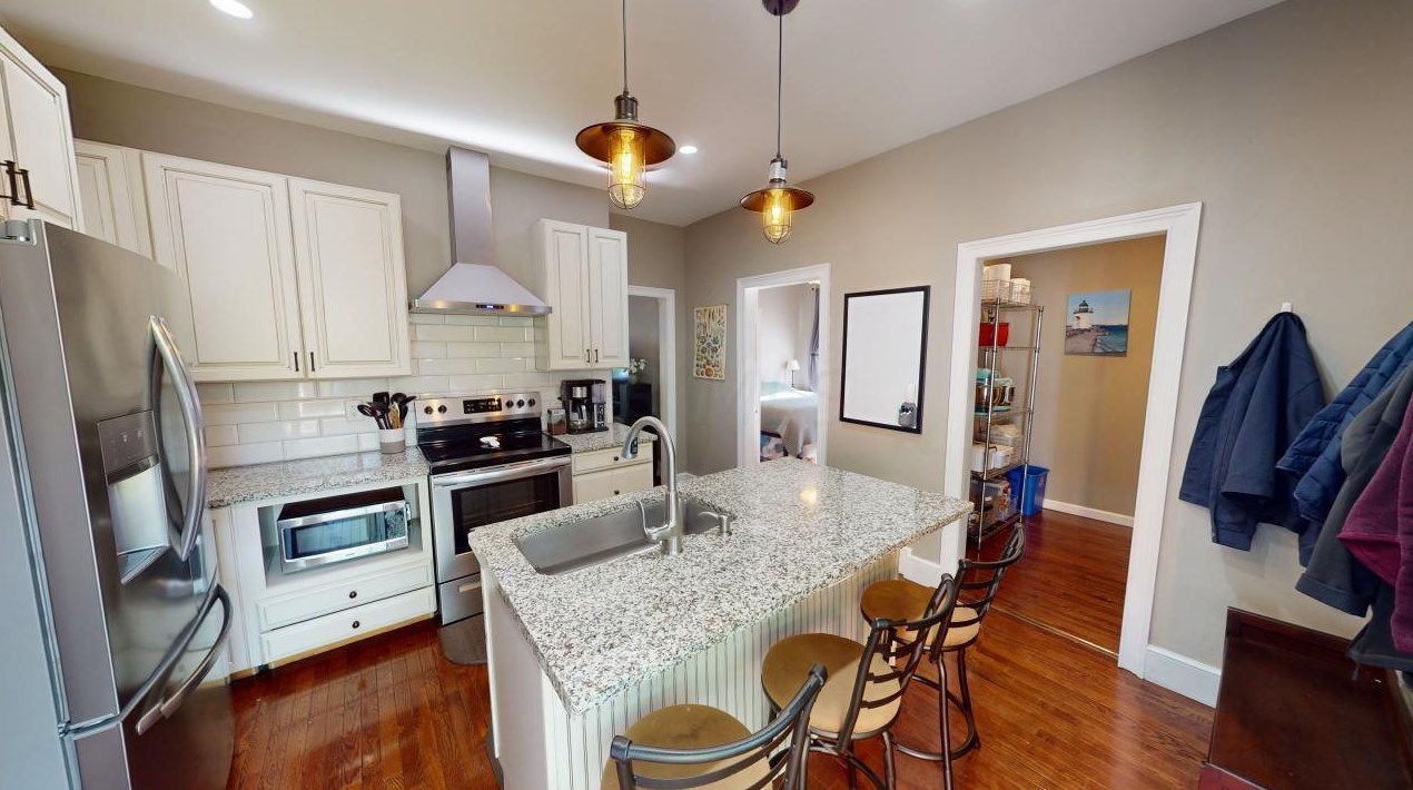 307 Hubbard Ave, Columbus OH  43215-1345 exterior