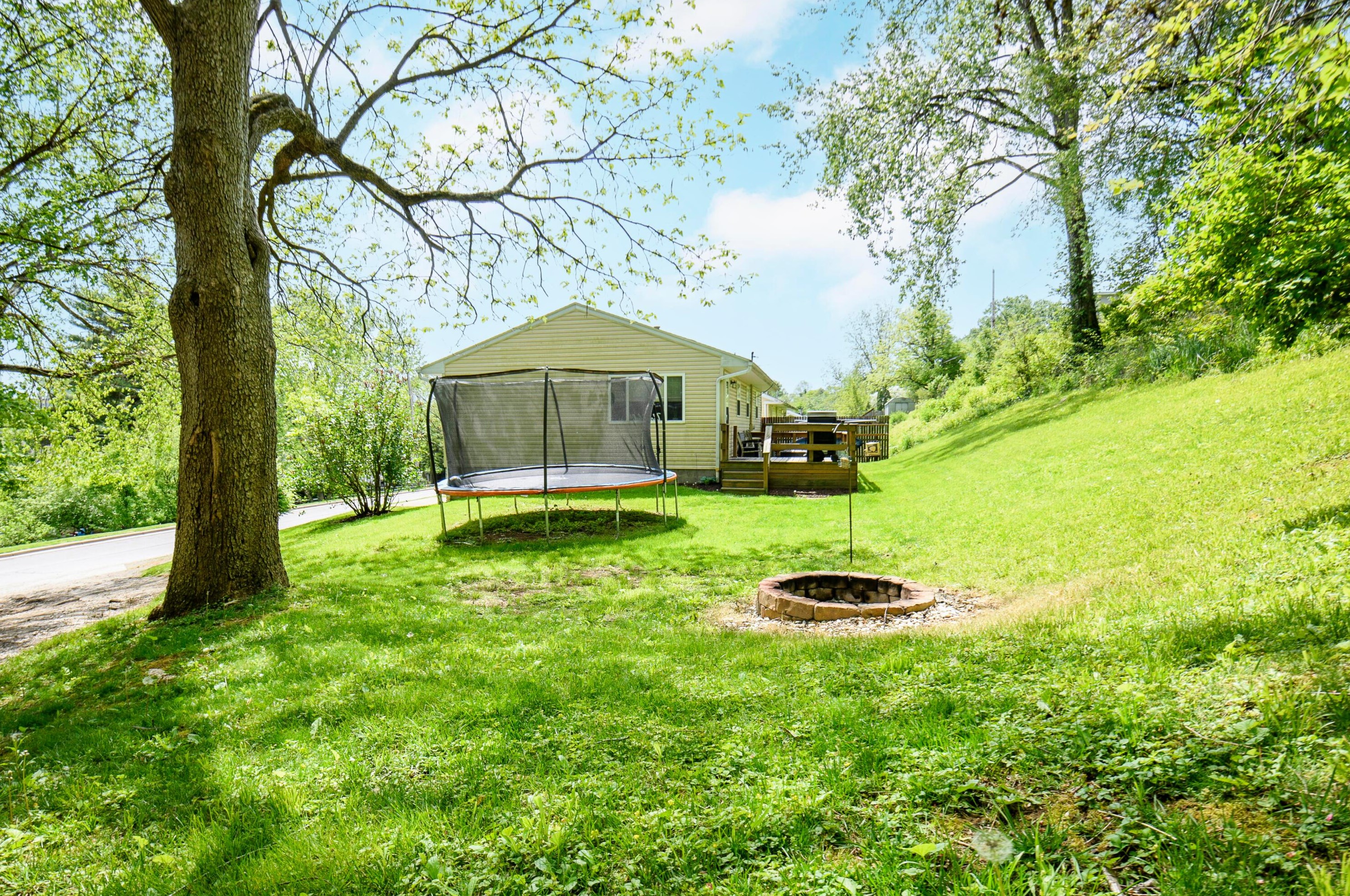 537 Brumfield Rd, Lancaster OH 43130-2801 exterior