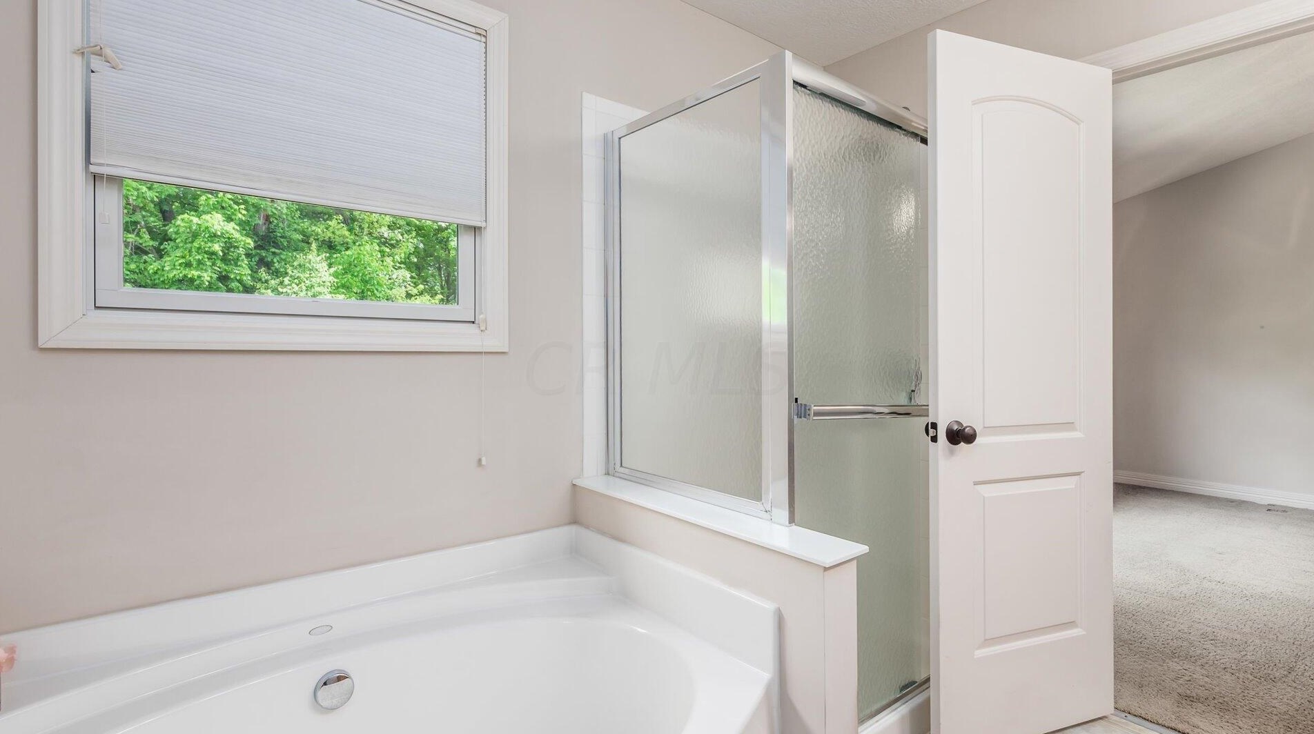 2411 Long Bow Ave, Lancaster OH 43130-8090 exterior