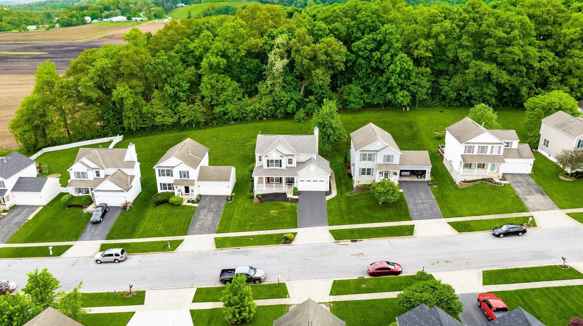 2411 Long Bow Ave, Lancaster OH 43130-8090 exterior