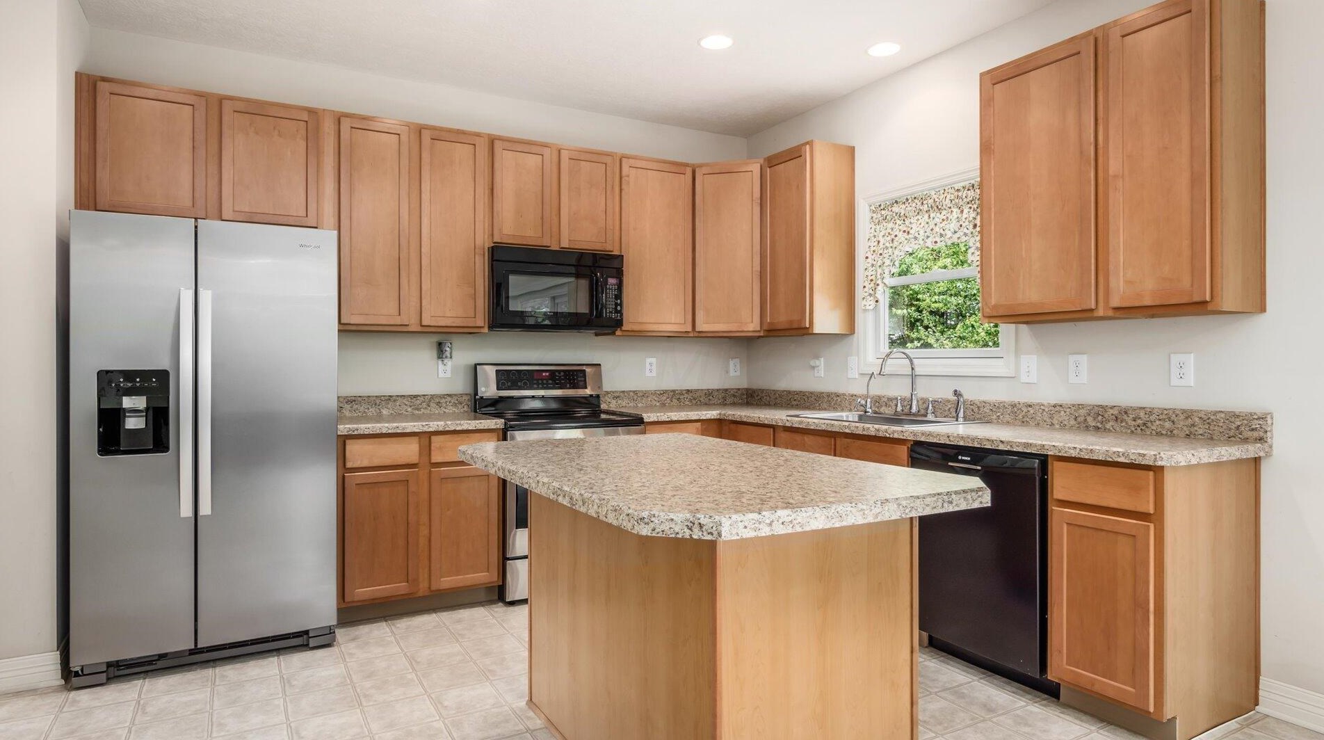 2411 Long Bow Ave, Lancaster OH 43130-8090 exterior