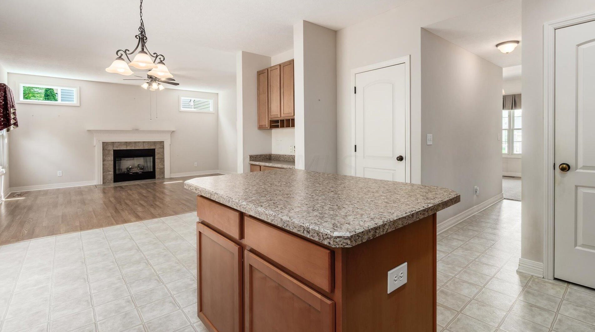 2411 Long Bow Ave, Lancaster OH 43130-8090 exterior