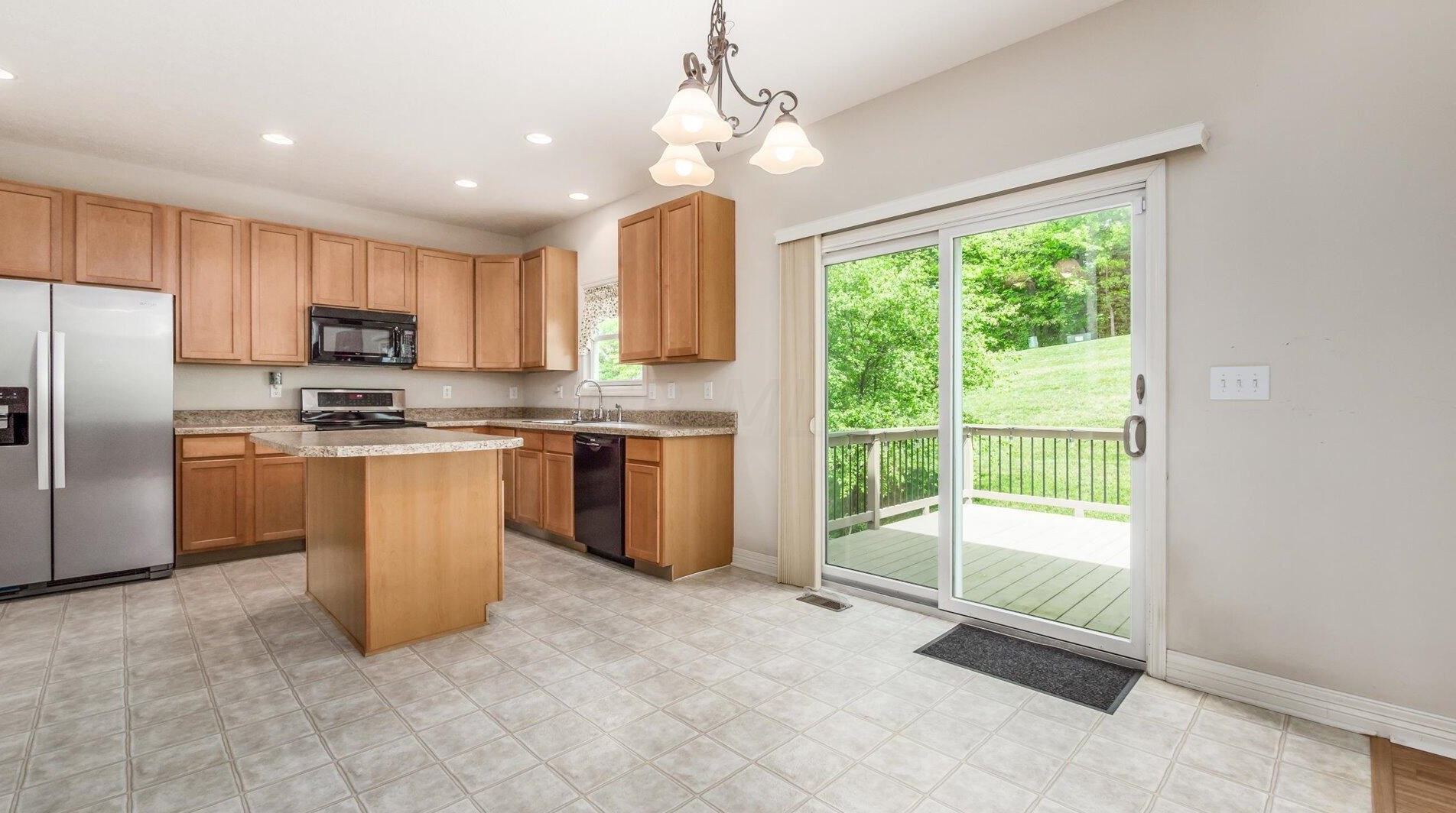 2411 Long Bow Ave, Lancaster OH 43130-8090 exterior