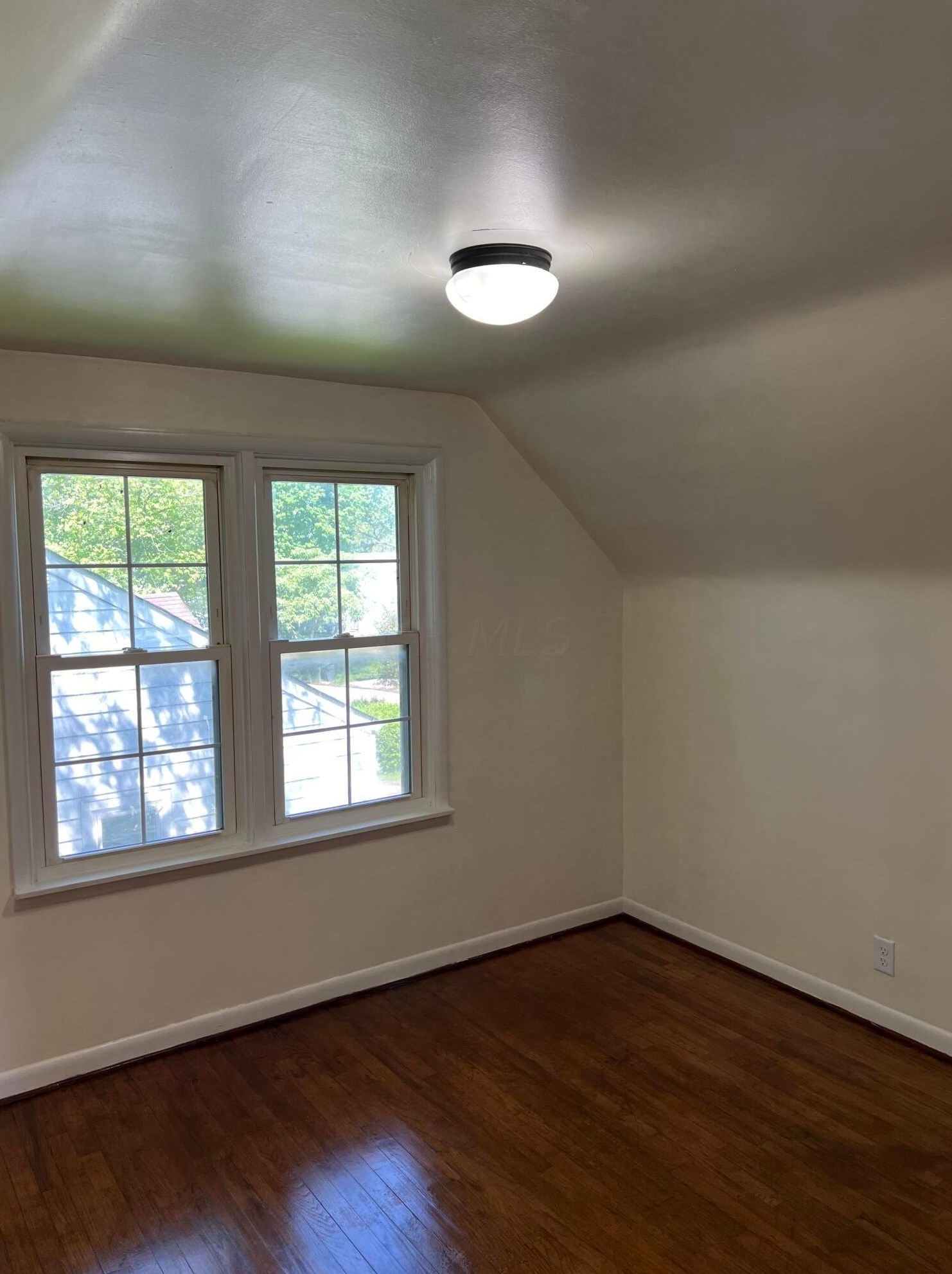 2493 Meredith Dr, Columbus OH 43219-1461 exterior