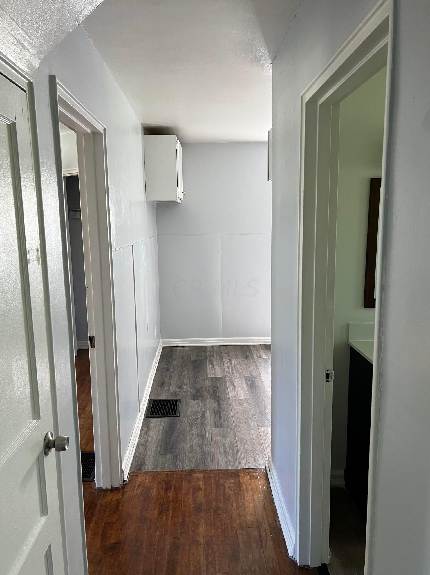 2493 Meredith Dr, Columbus OH 43219-1461 exterior