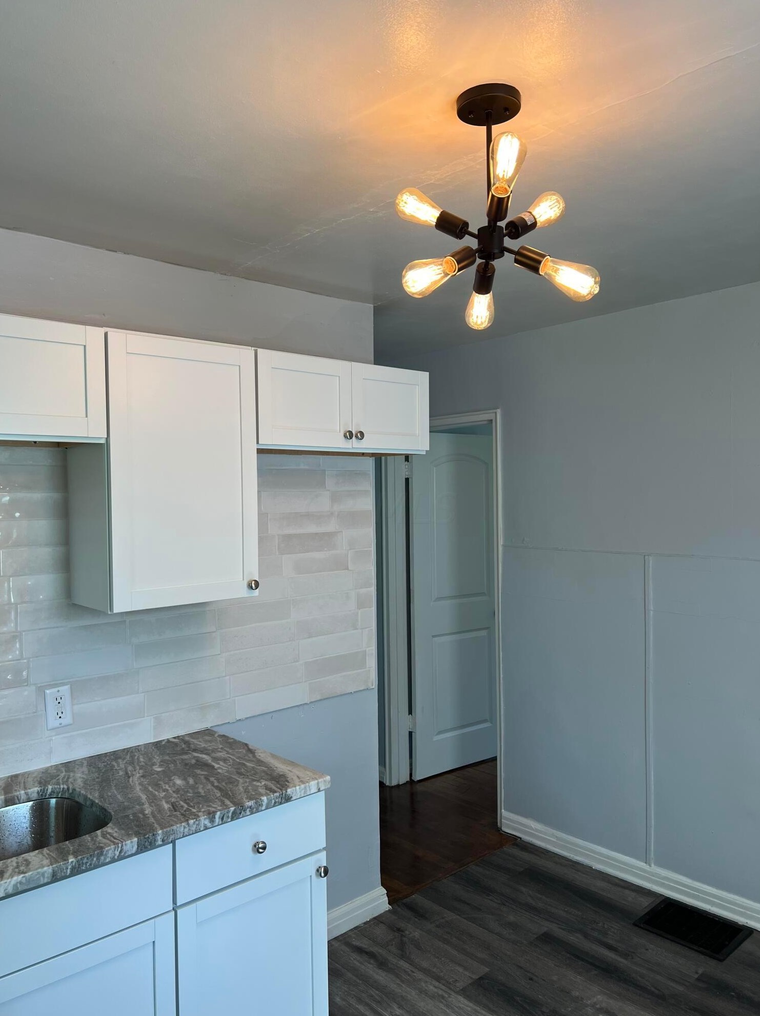 2493 Meredith Dr, Columbus OH 43219-1461 exterior