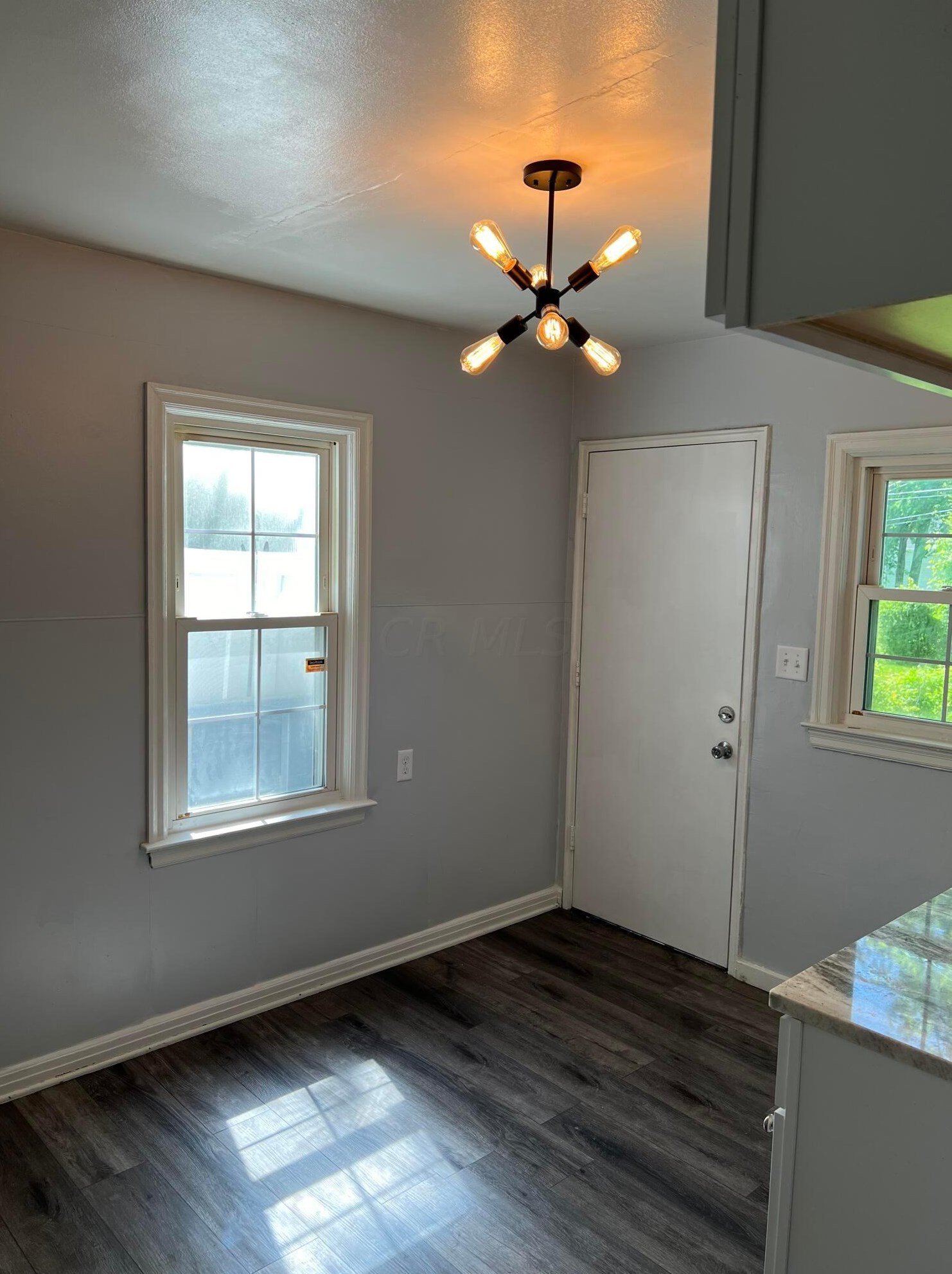 2493 Meredith Dr, Columbus OH 43219-1461 exterior