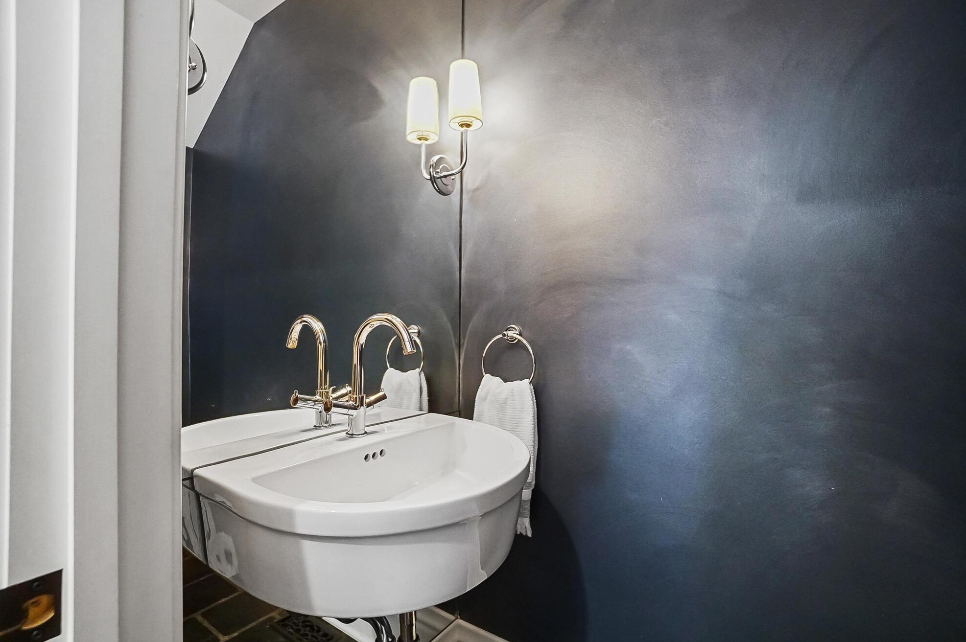 158 Buttles Ave, Columbus OH 43215-1402 exterior