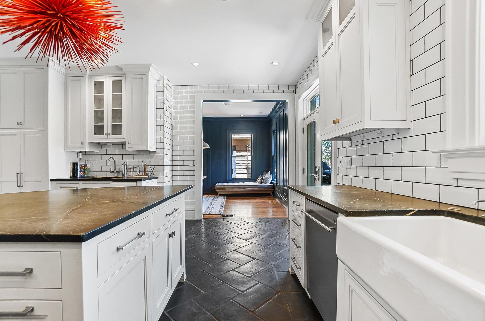 158 Buttles Ave, Columbus OH 43215-1402 exterior