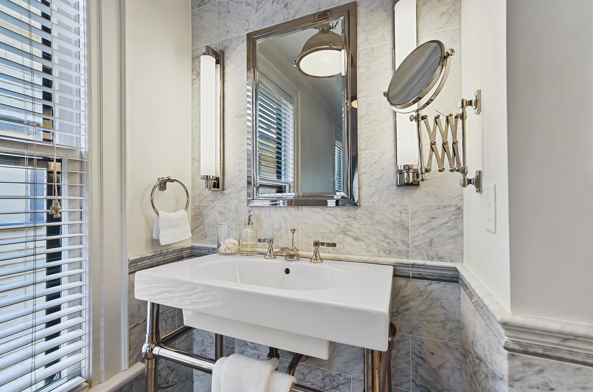 158 Buttles Ave, Columbus OH 43215-1402 exterior