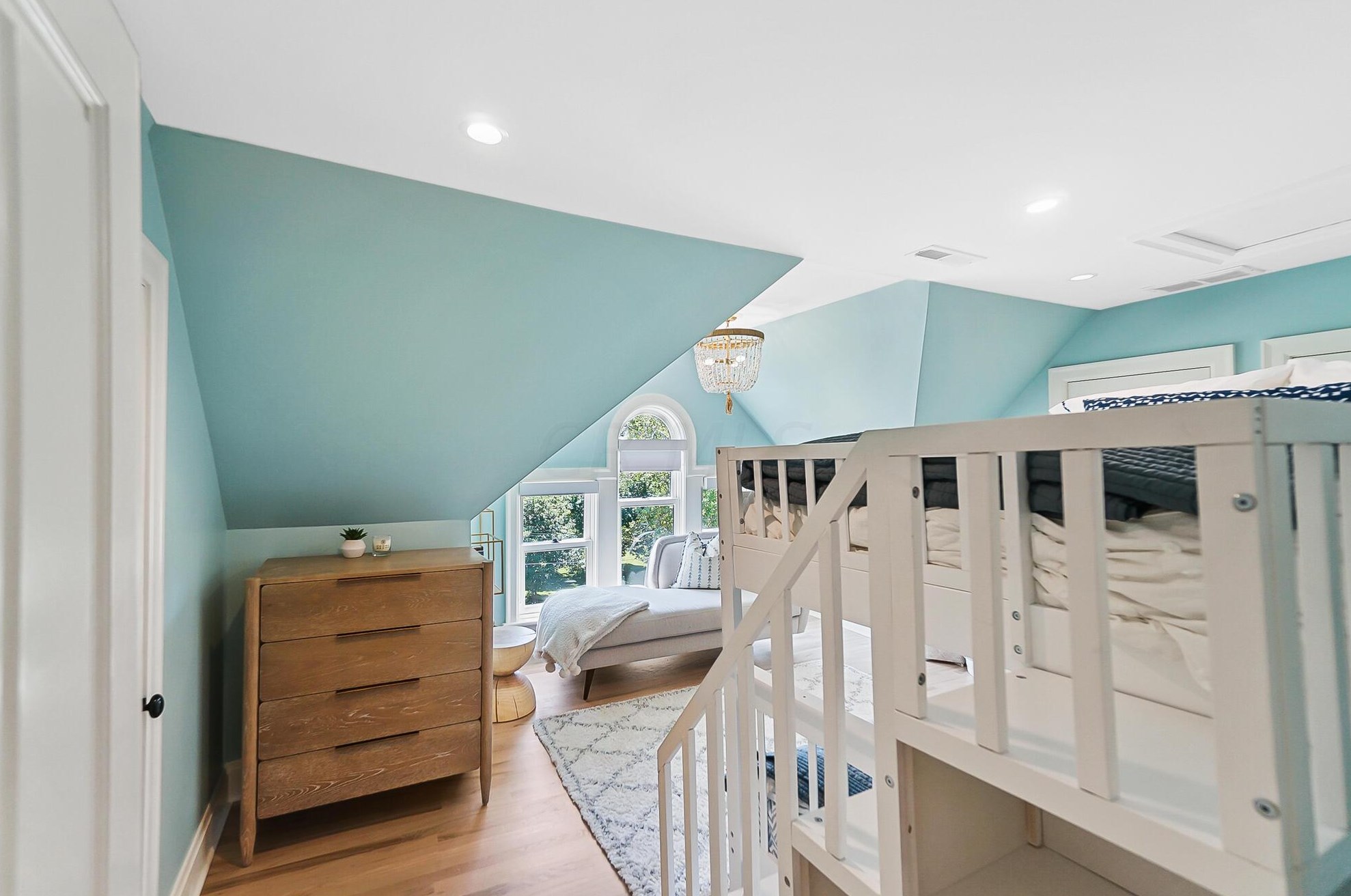 158 Buttles Ave, Columbus OH 43215-1402 exterior