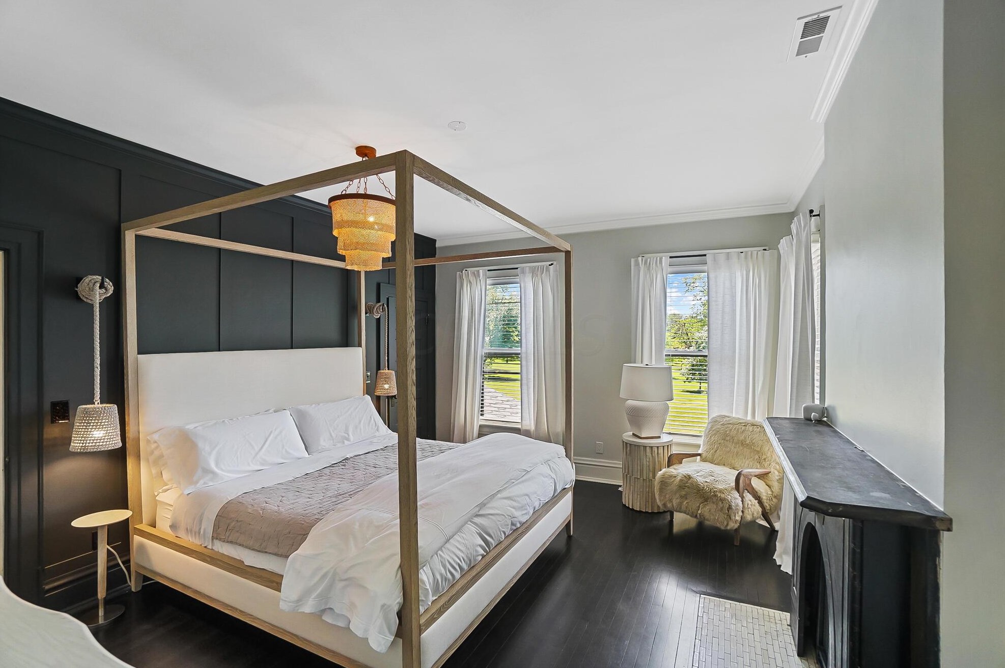 158 Buttles Ave, Columbus OH 43215-1402 exterior