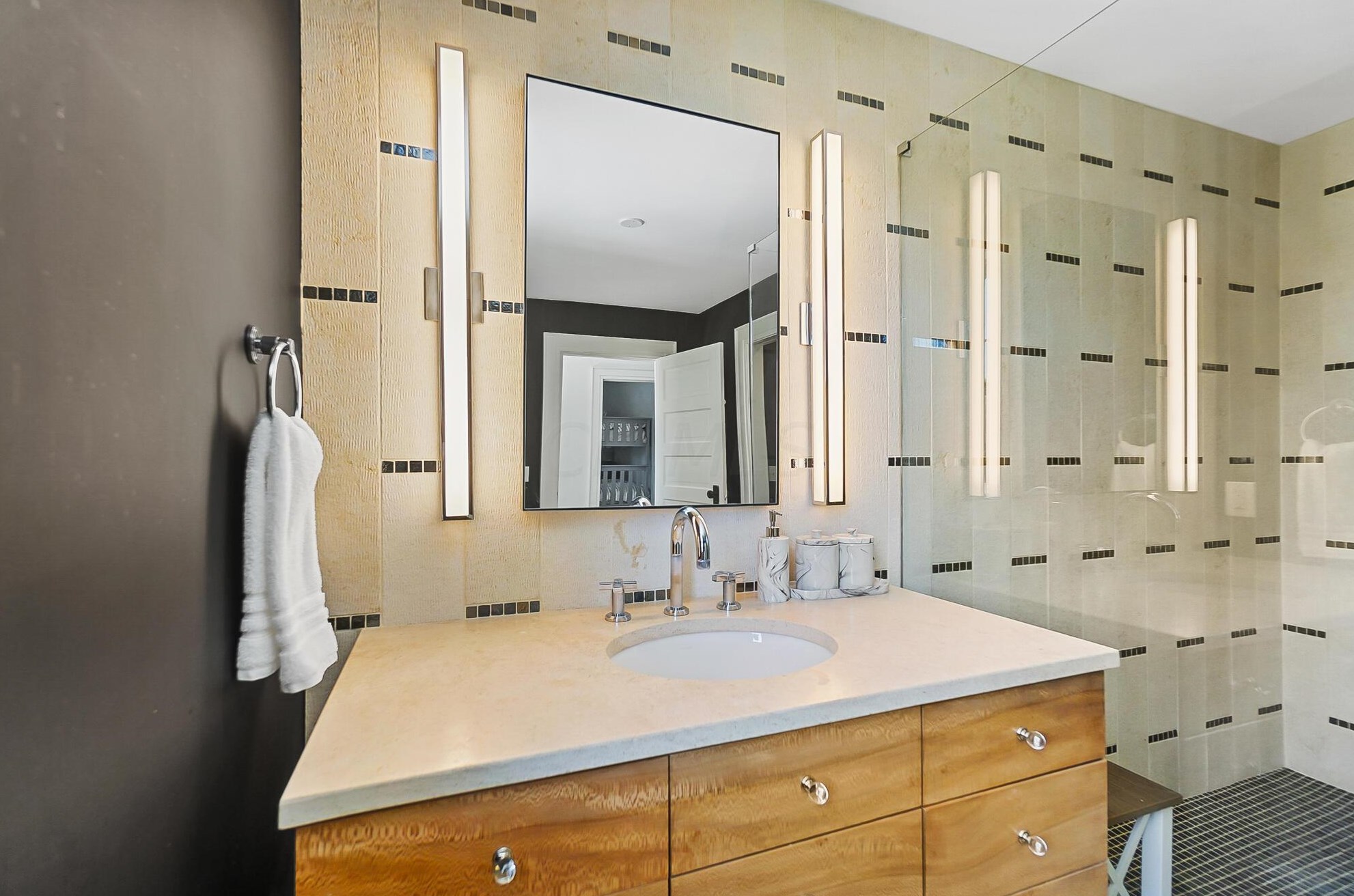 158 Buttles Ave, Columbus OH 43215-1402 exterior