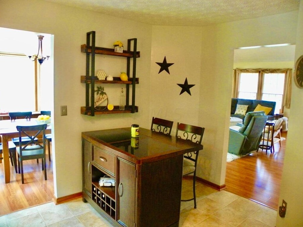 1567 Trabue Wood Blvd, Columbus OH  43228-9125 exterior