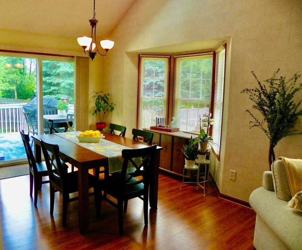 1567 Trabue Wood Blvd, Columbus OH  43228-9125 exterior