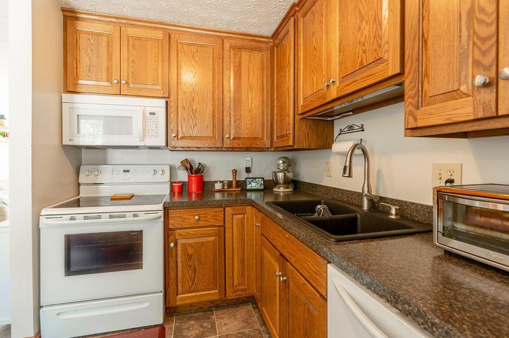 751 Mimosa Pl, Columbus OH 43230-4821 exterior