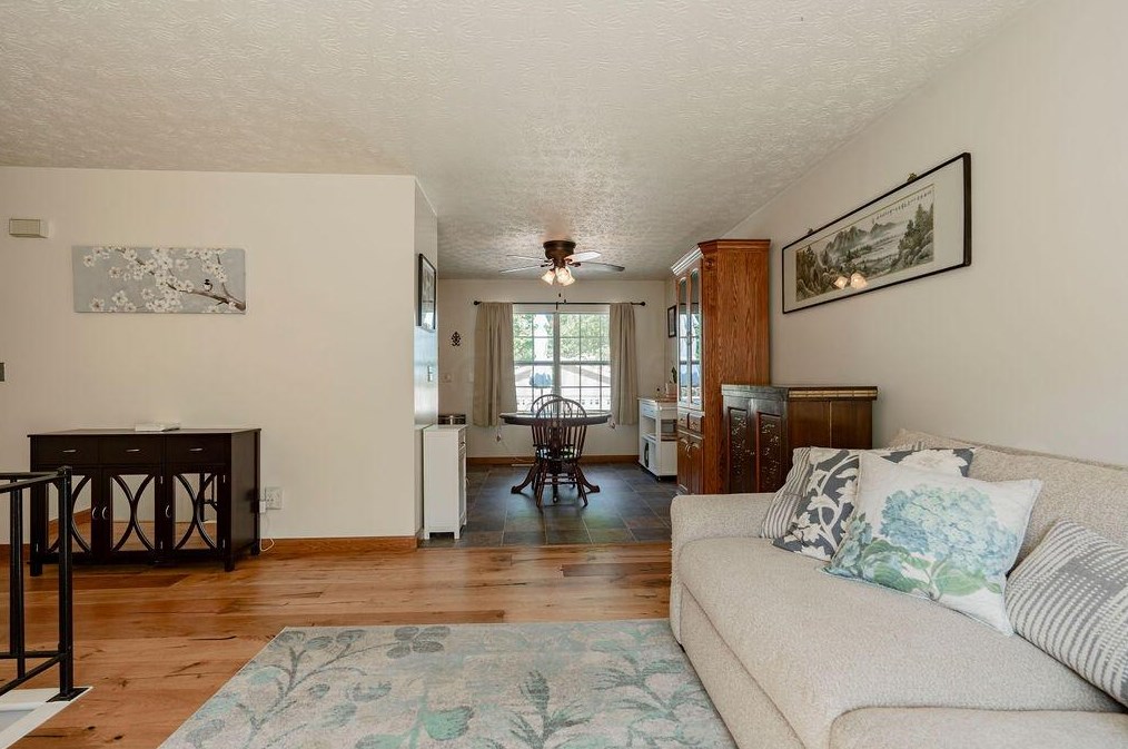 751 Mimosa Pl, Columbus OH 43230-4821 exterior