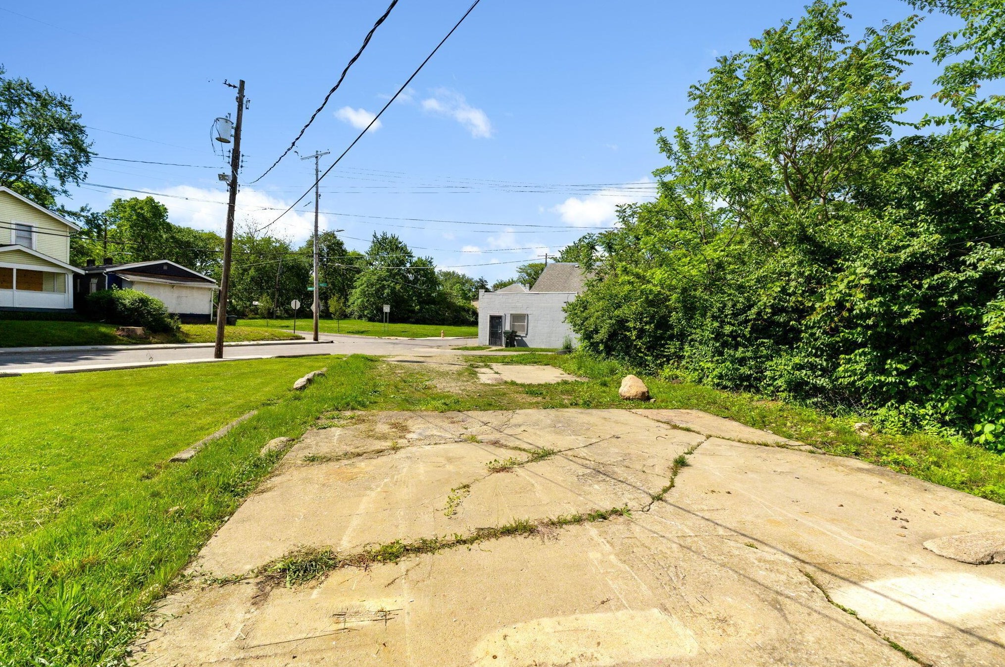 1644 Old Leonard Ave, Columbus OH  43219-2560 exterior